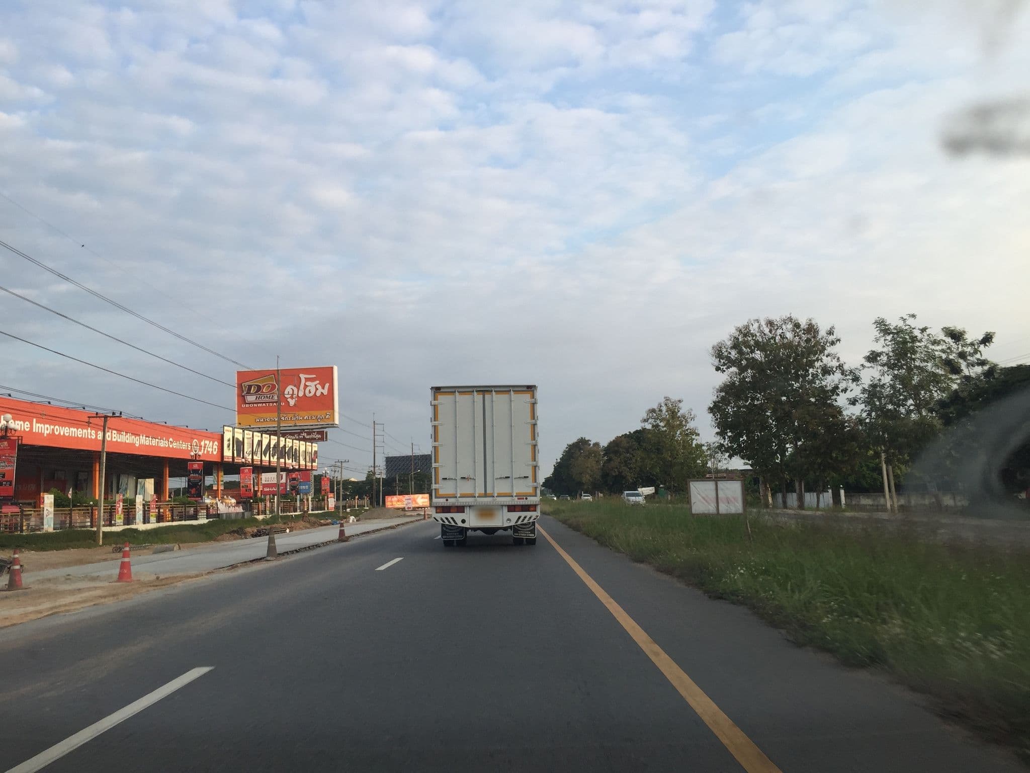 Street view near Centara Khum Phaya Resort & Spa, Lamphun — © kyoko (CC BY-SA · Mapillary)