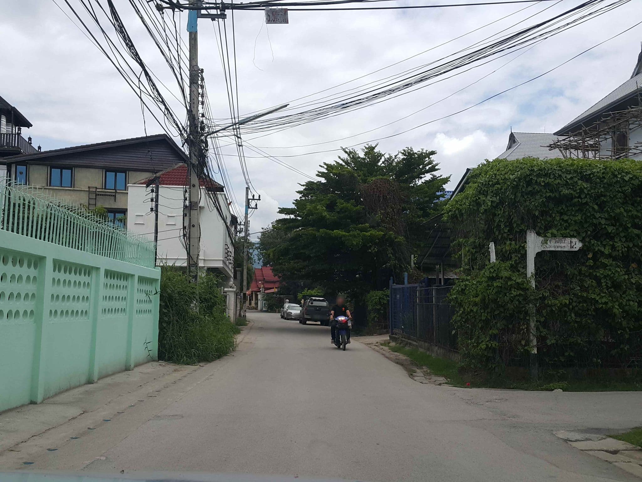 Street view near Baan Sang Singh, Chiang Mai — © jrcarlsen (CC BY-SA · Mapillary)