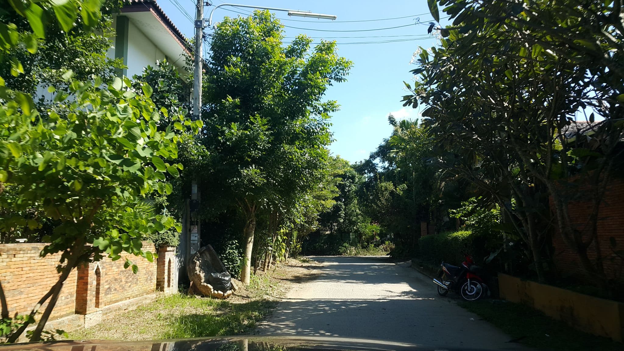 Street view near 柚木小屋, Chiang Mai — © jrcarlsen (CC BY-SA · Mapillary)