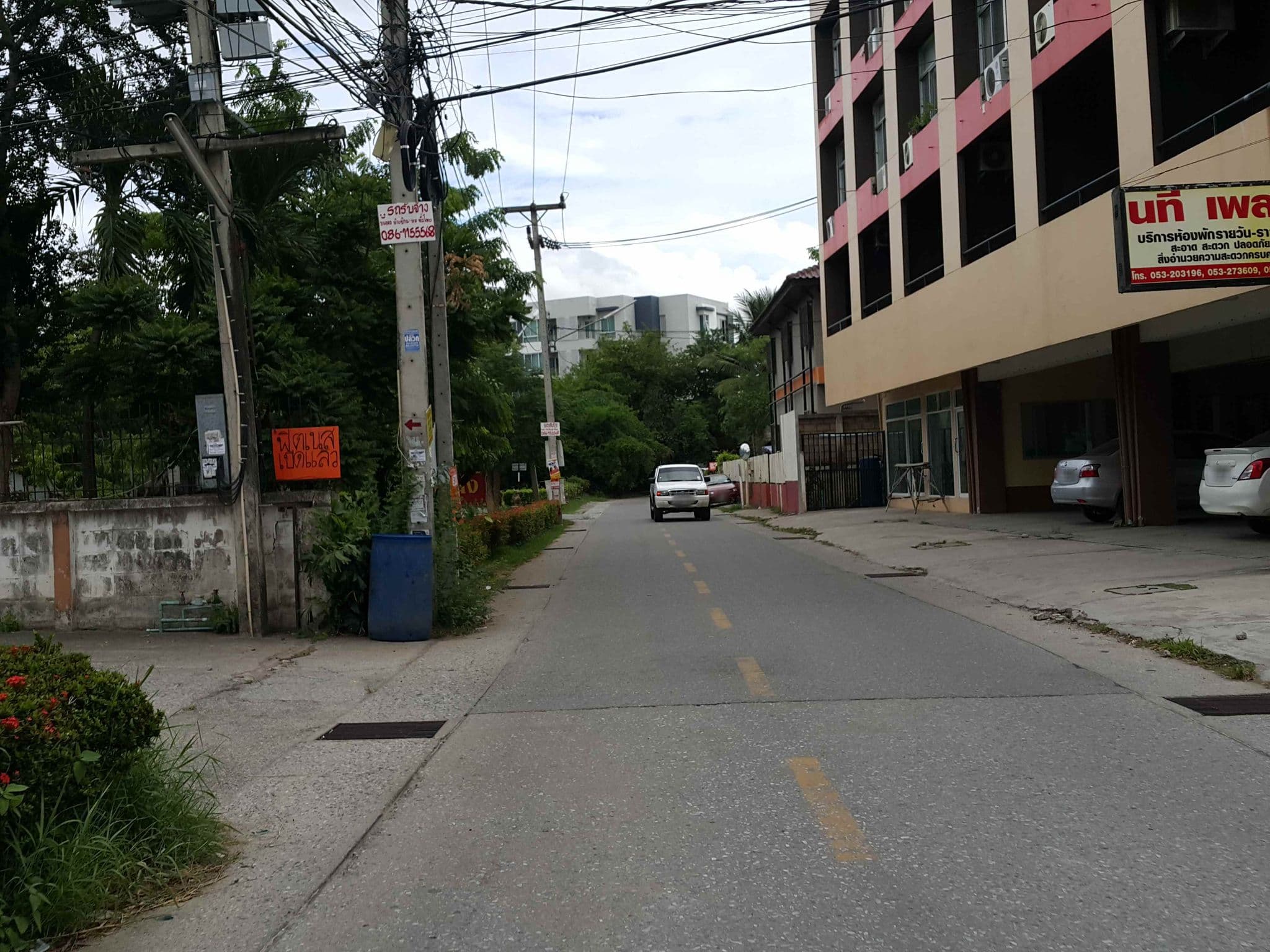 Street view near นทีเพลส, Chiang Mai — © jrcarlsen (CC BY-SA · Mapillary)