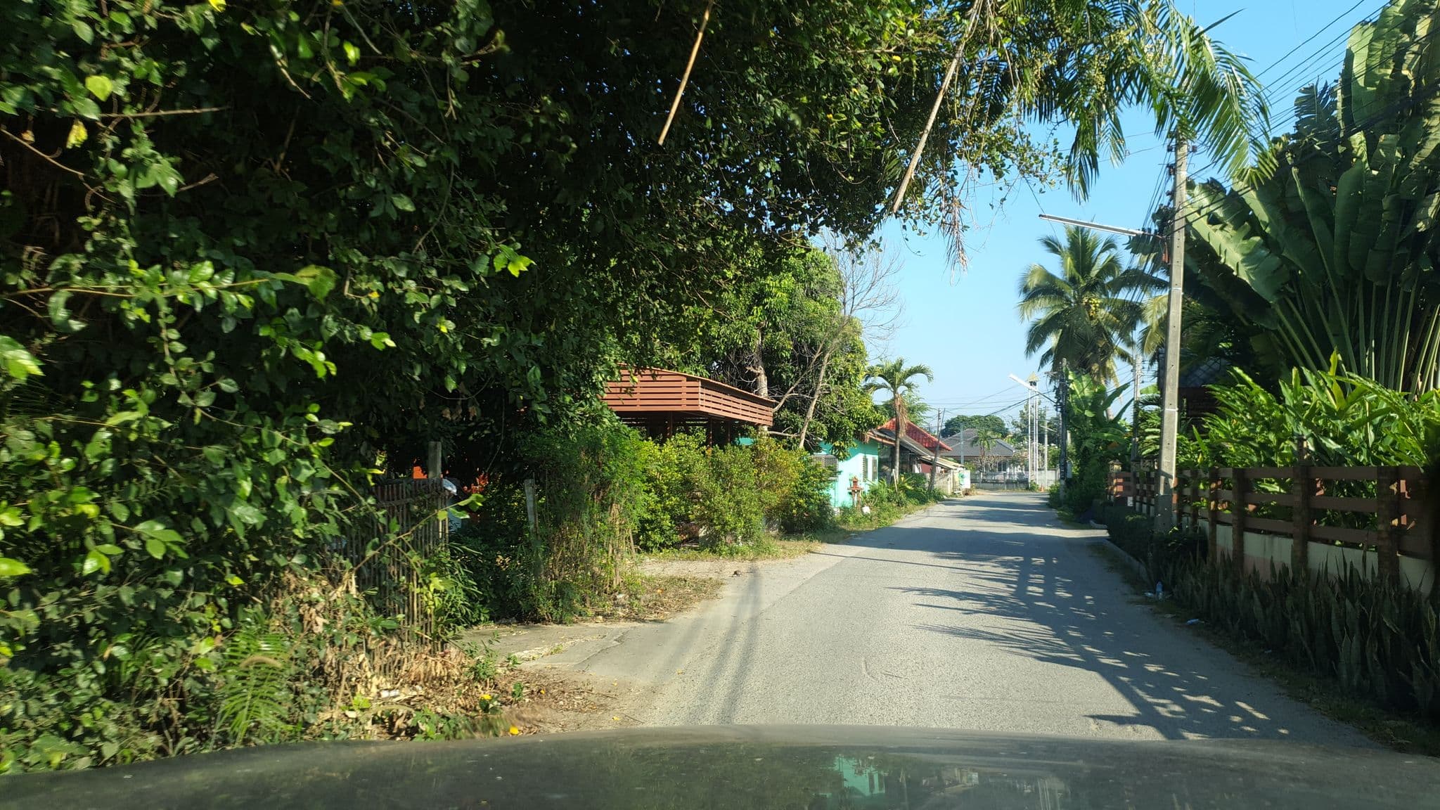 Street view near Bansuan Thanormpat Resort, San Kamphaeng — © jrcarlsen (CC BY-SA · Mapillary)