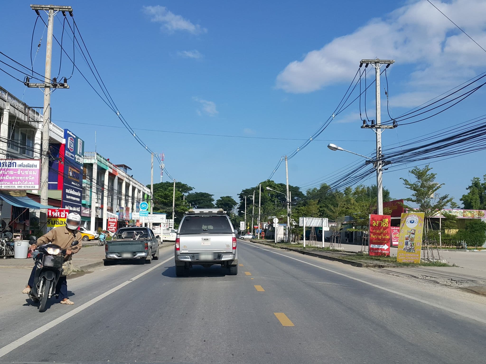 Street view near rimkok resort hotel, San Kamphaeng — © jrcarlsen (CC BY-SA · Mapillary)
