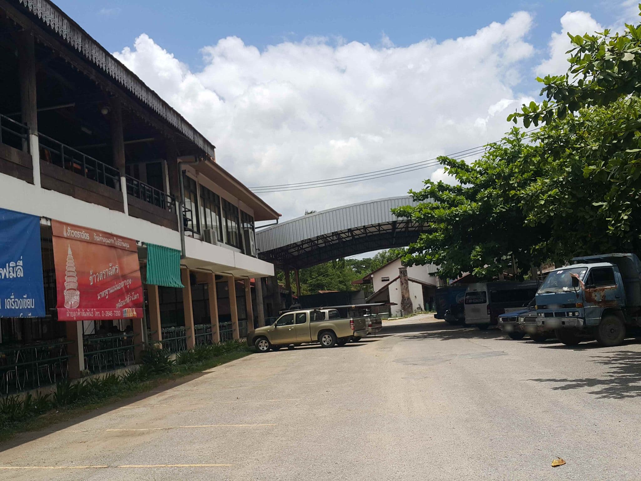 Street view near โรงแรมเดอะวินเพลส, Chiang Mai — © jrcarlsen (CC BY-SA · Mapillary)