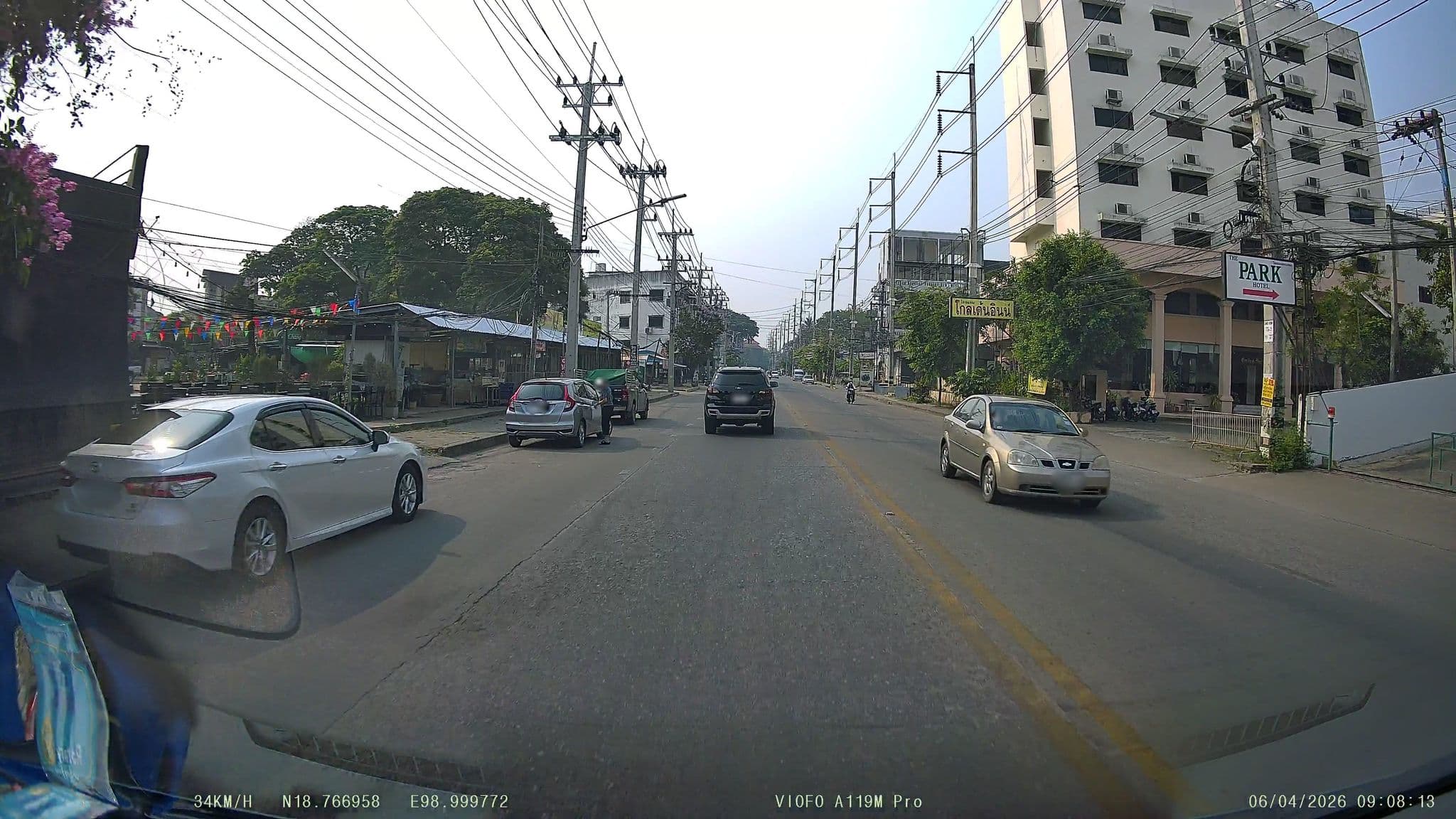 Street view near โรงแรมโกลเด้นอินน์, Chiang Mai — © ThailandCambodia (CC BY-SA · Mapillary)