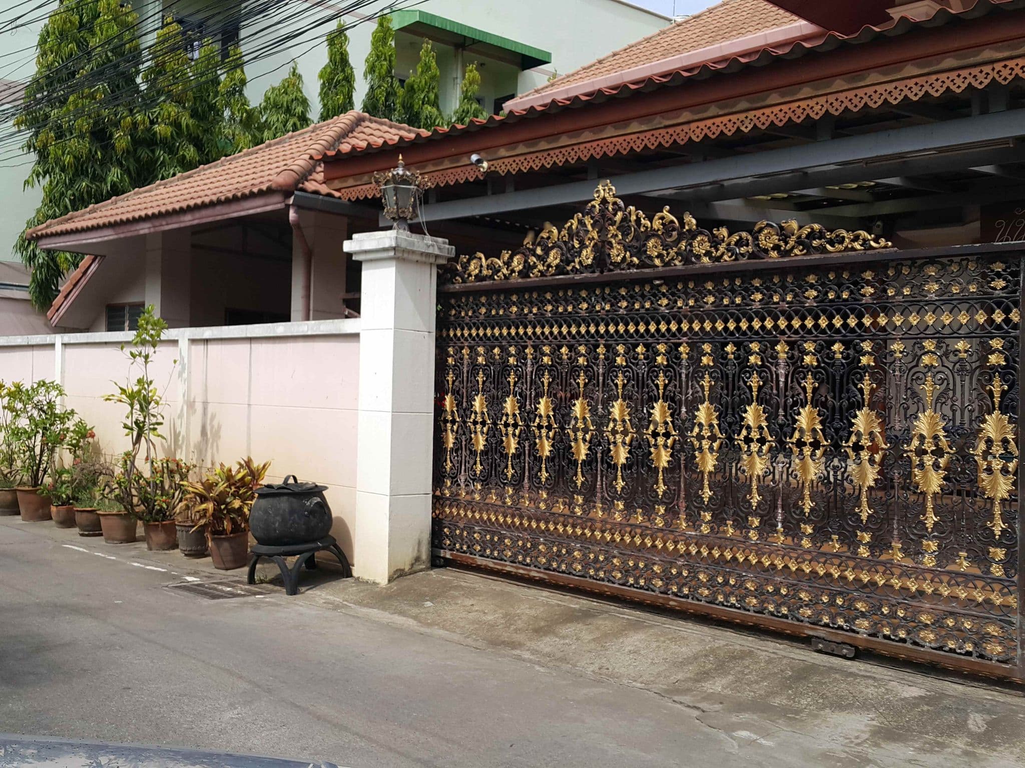 Street view near บุปผามนตรา, Chiang Mai — © jrcarlsen (CC BY-SA · Mapillary)