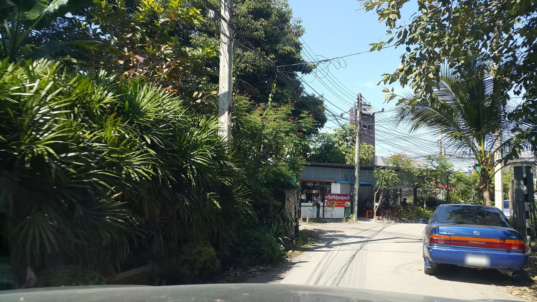 Street view near Rim Thara, Chiang Mai — © jrcarlsen (CC BY-SA · Mapillary)