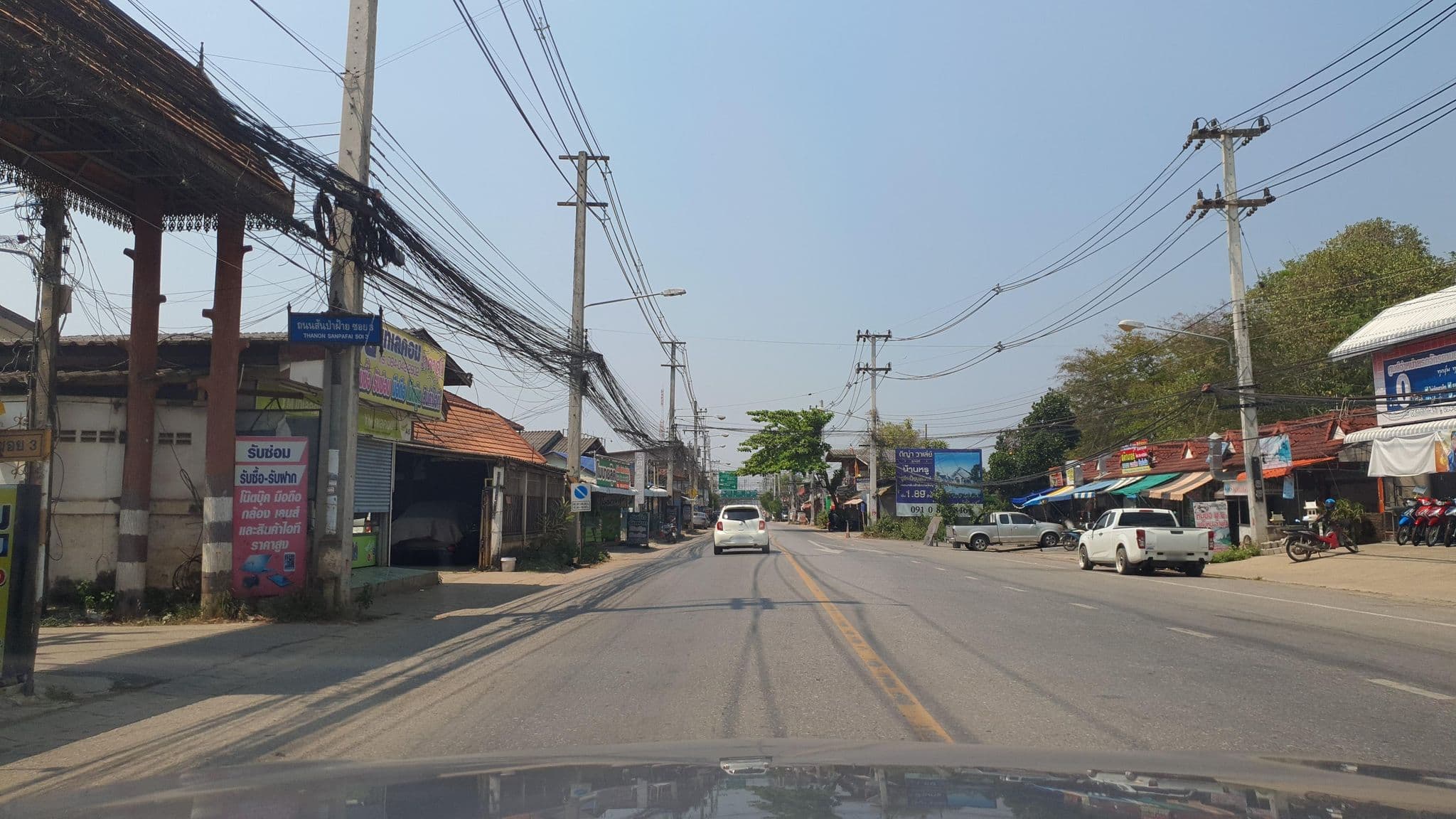 Street view near โรงแรมรีเจ้นท์, Lamphun — © jrcarlsen (CC BY-SA · Mapillary)