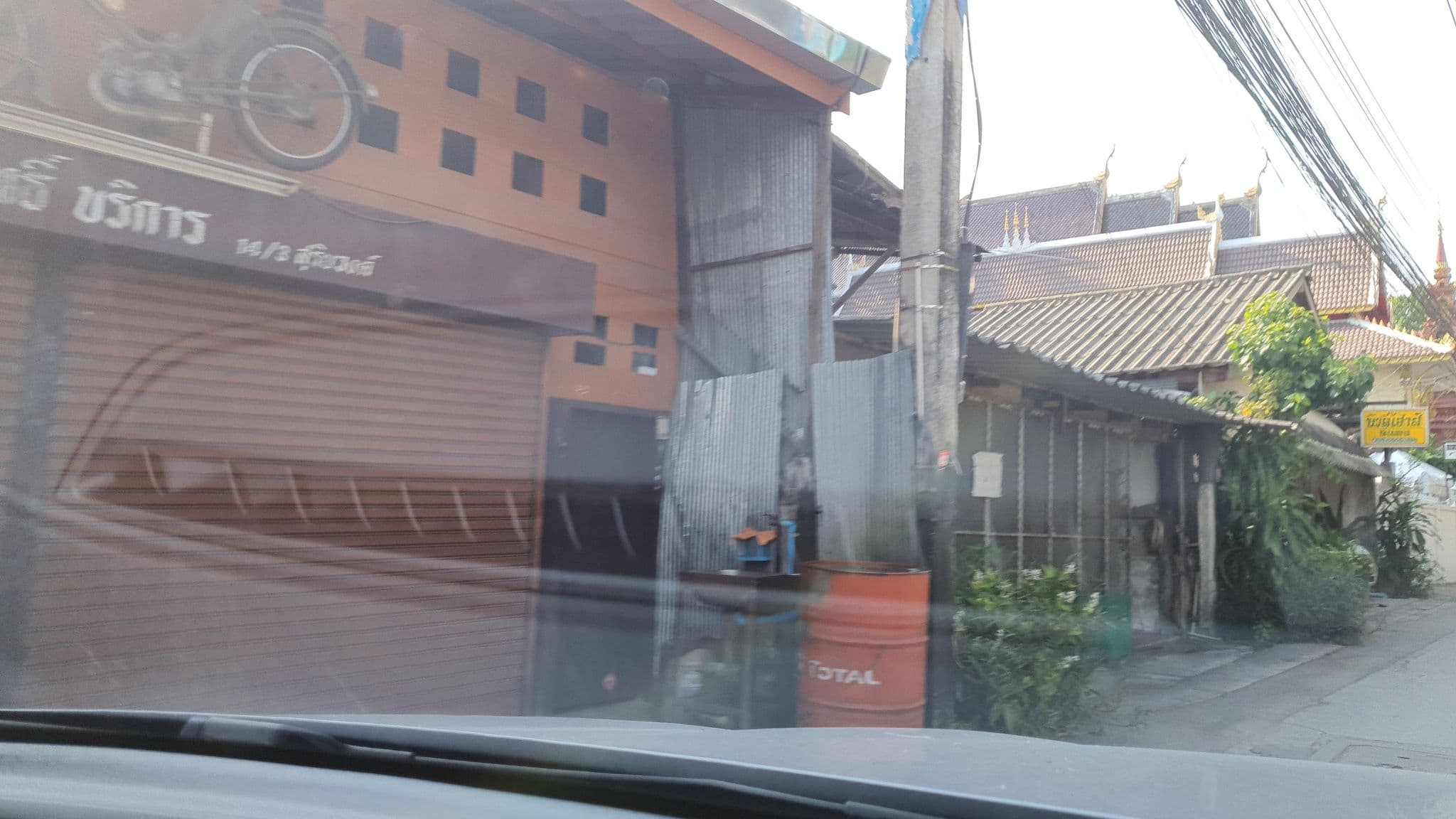 Street view near holiday guest, Chiang Mai — © jrcarlsen (CC BY-SA · Mapillary)