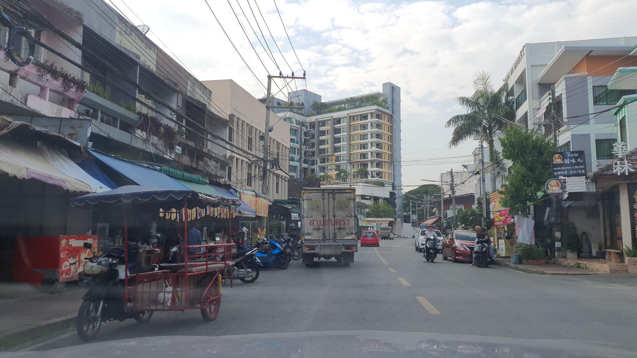 Street view near หัวหลินอินท์, Chiang Mai — © jrcarlsen (CC BY-SA · Mapillary)