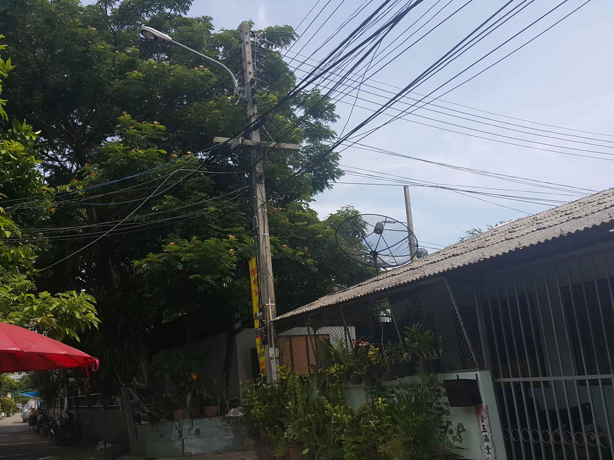 Street view near Maryann Point | Chiang Mai branch, Chiang Mai — © jrcarlsen (CC BY-SA · Mapillary)