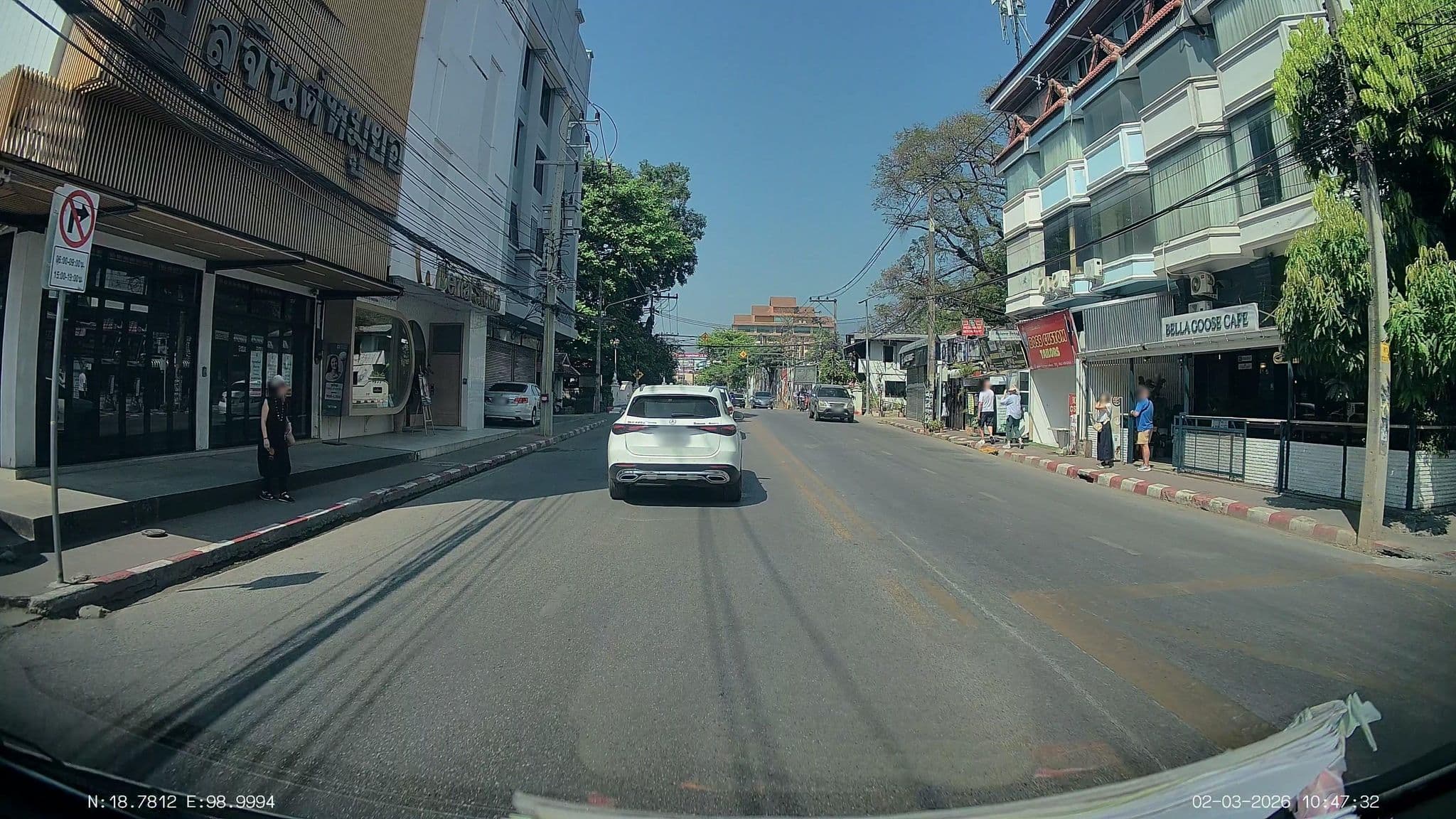 Street view near โรงแรมมณีนาคร, Chiang Mai — © ThailandCambodia (CC BY-SA · Mapillary)