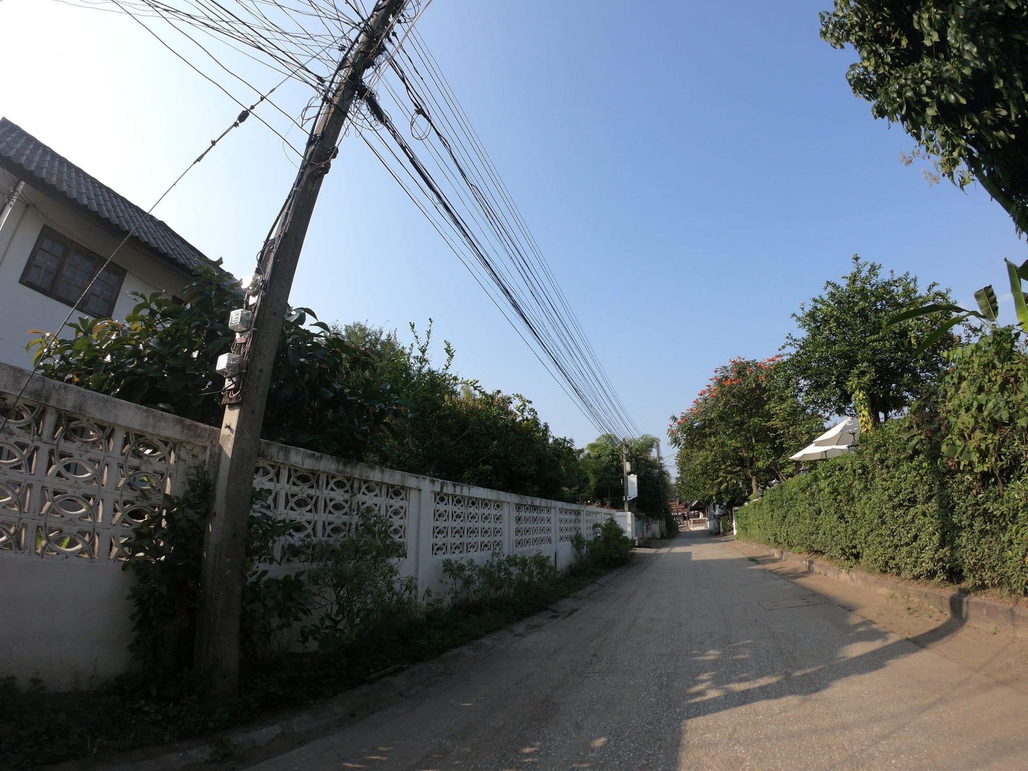 Street view near 小绿别墅, Chiang Mai — © chanuwath_grab (CC BY-SA · Mapillary)