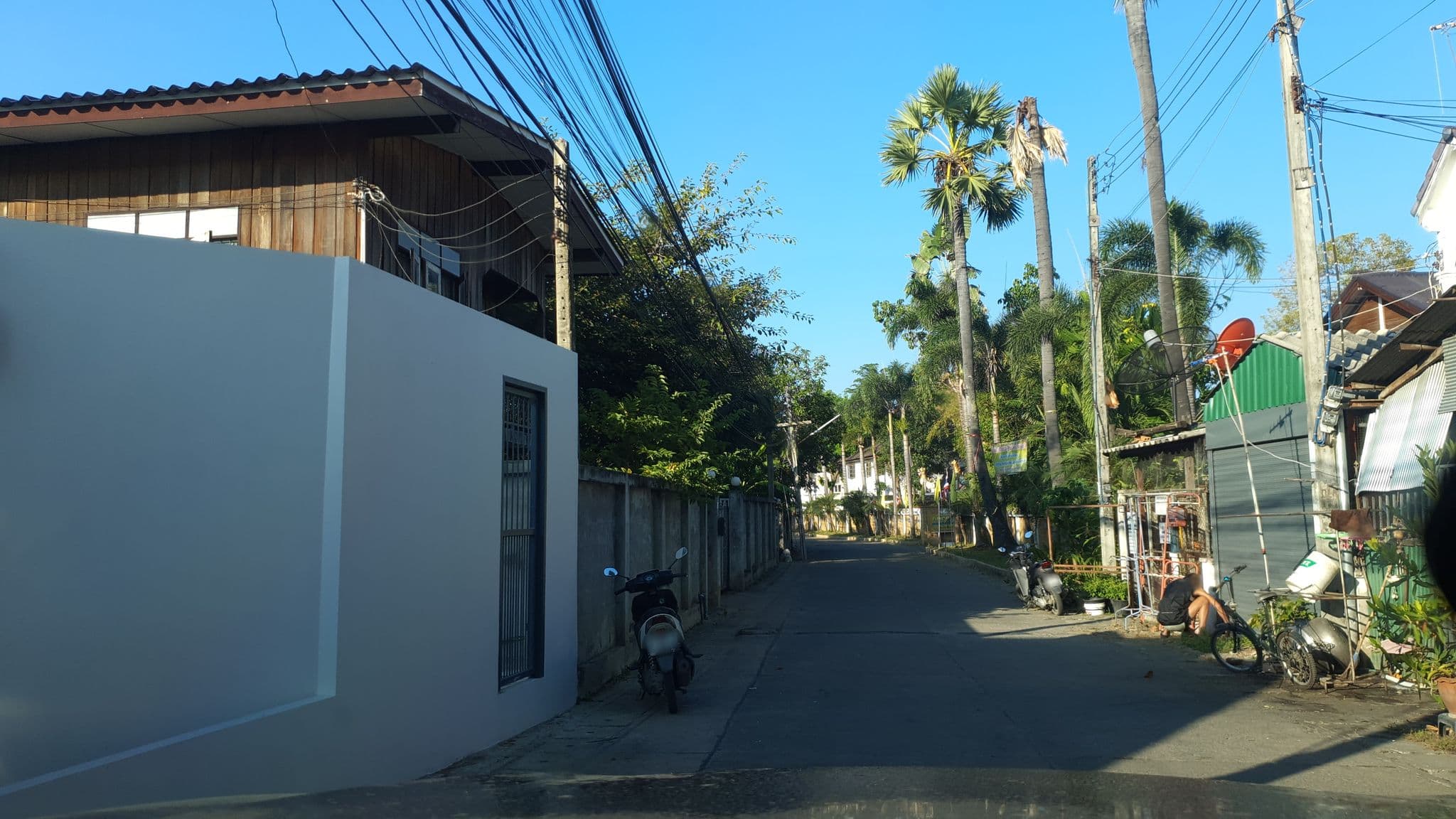 Street view near  ɱϓ ϦεɖરΘΘɱ , San Kamphaeng — © jrcarlsen (CC BY-SA · Mapillary)