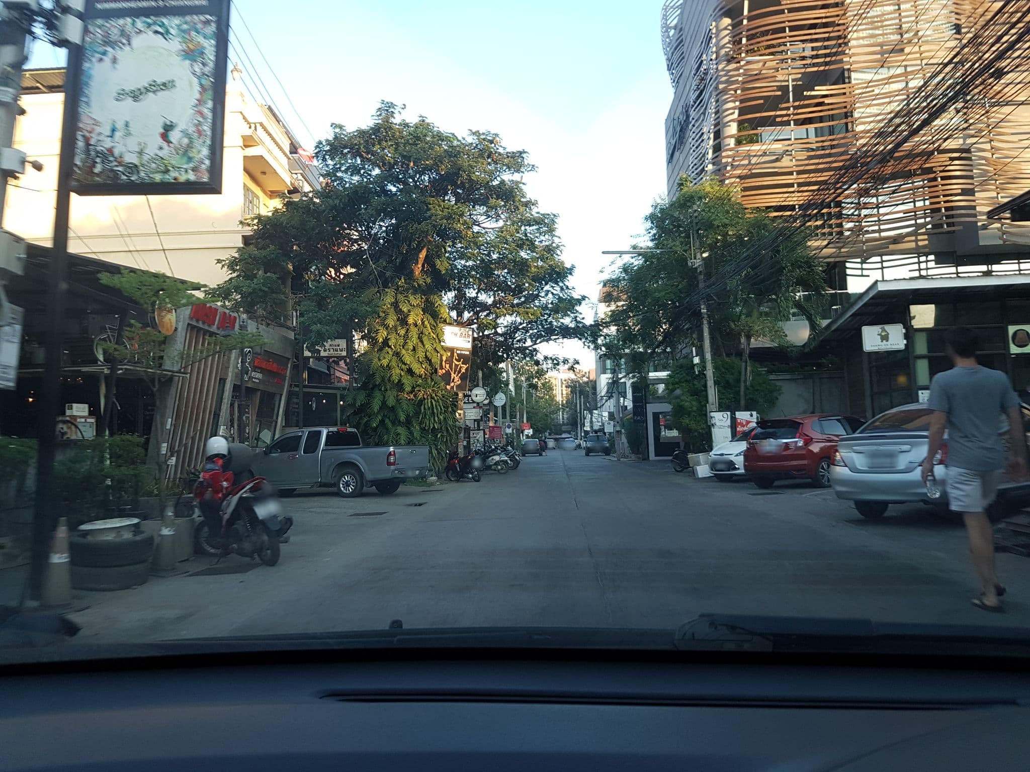 Street view near No.9 Hostel & Café, Chiang Mai — © ekkarin (CC BY-SA · Mapillary)