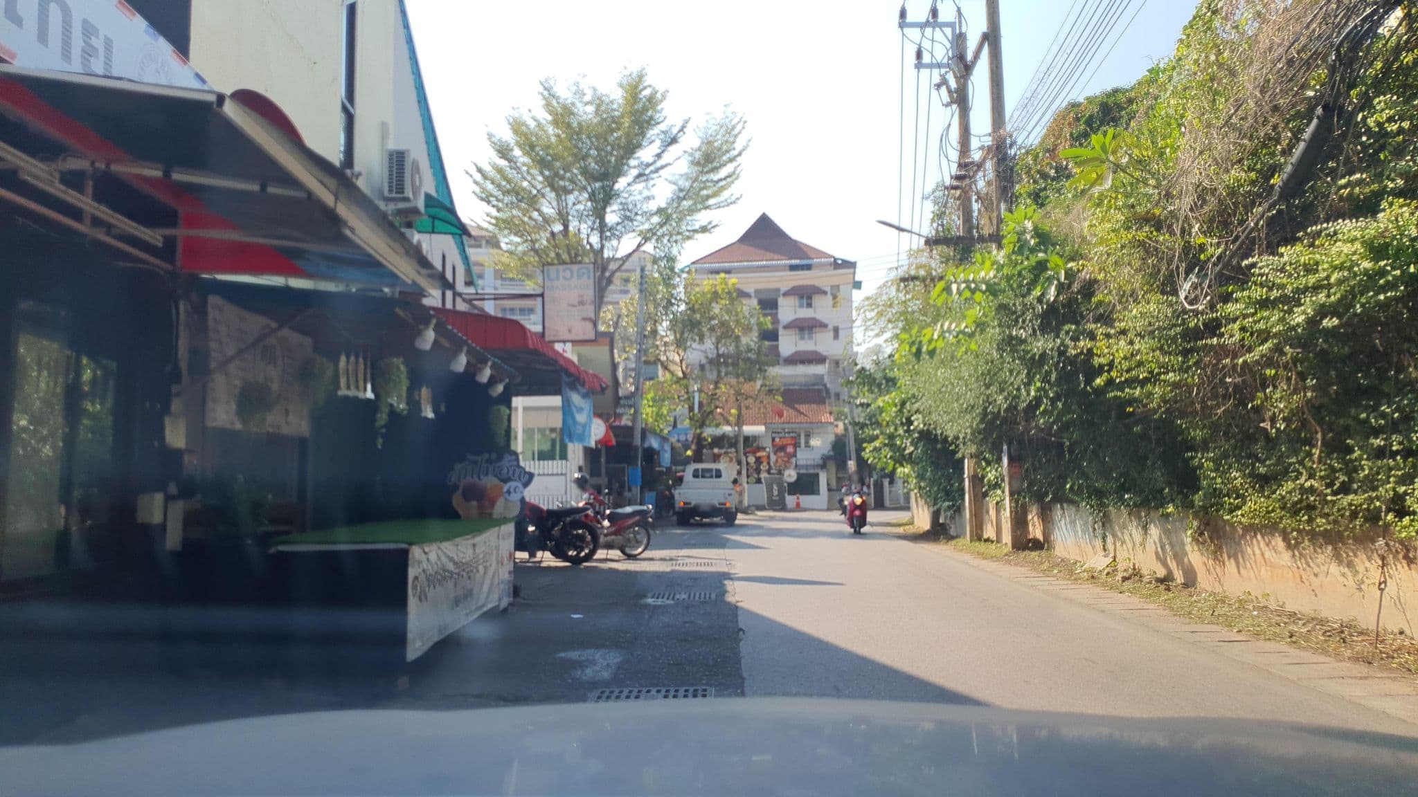 Street view near Sinthana Resort Chiangmai, Chiang Mai — © jrcarlsen (CC BY-SA · Mapillary)