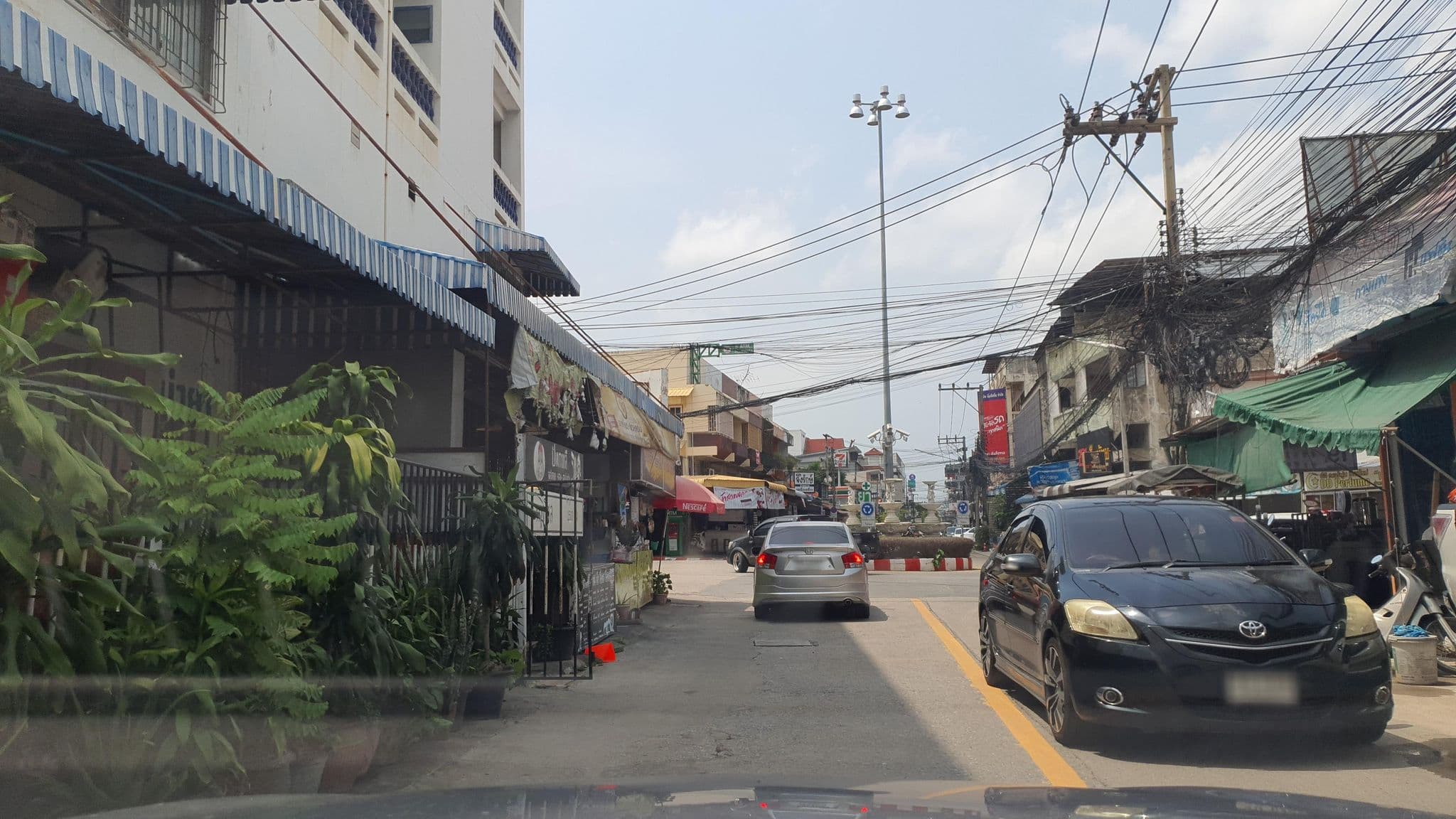 Street view near Fashèn Poshtel Bed / Chiangmai / Cafe, Chiang Mai — © jrcarlsen (CC BY-SA · Mapillary)