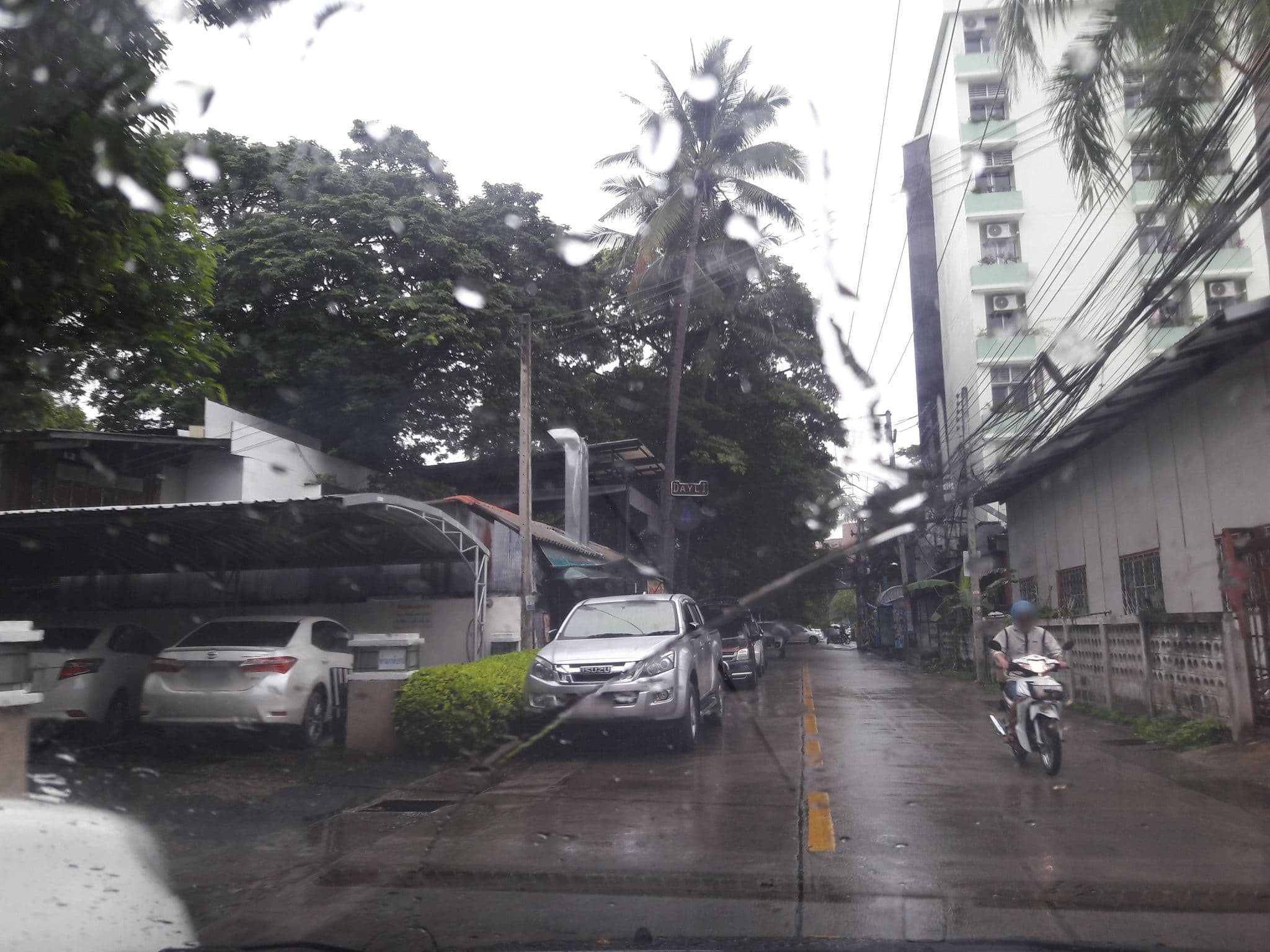 Street view near Chiang Mai Lodge, Chiang Mai — © superbate (CC BY-SA · Mapillary)