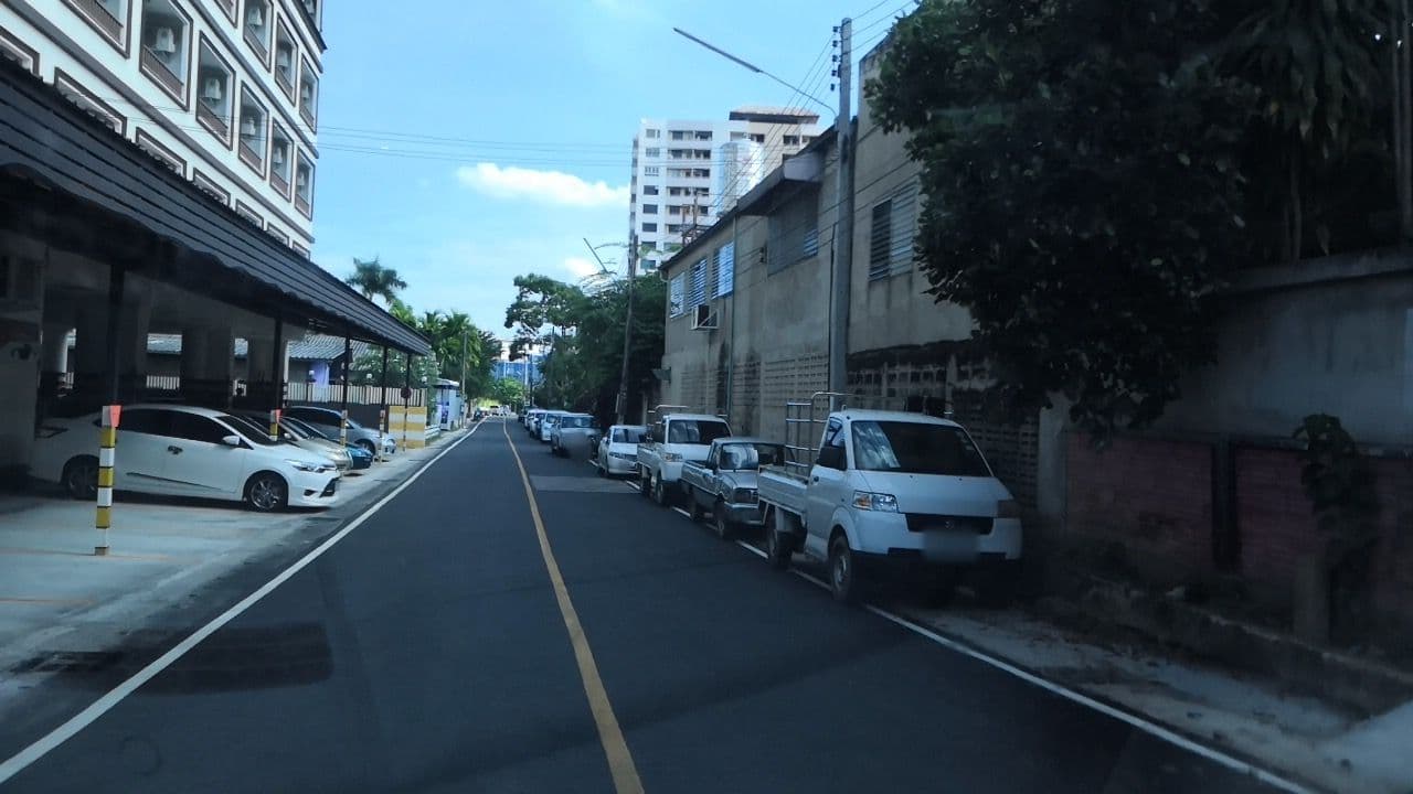 Street view near ARAYA, Chiang Mai — © charlesano (CC BY-SA · Mapillary)
