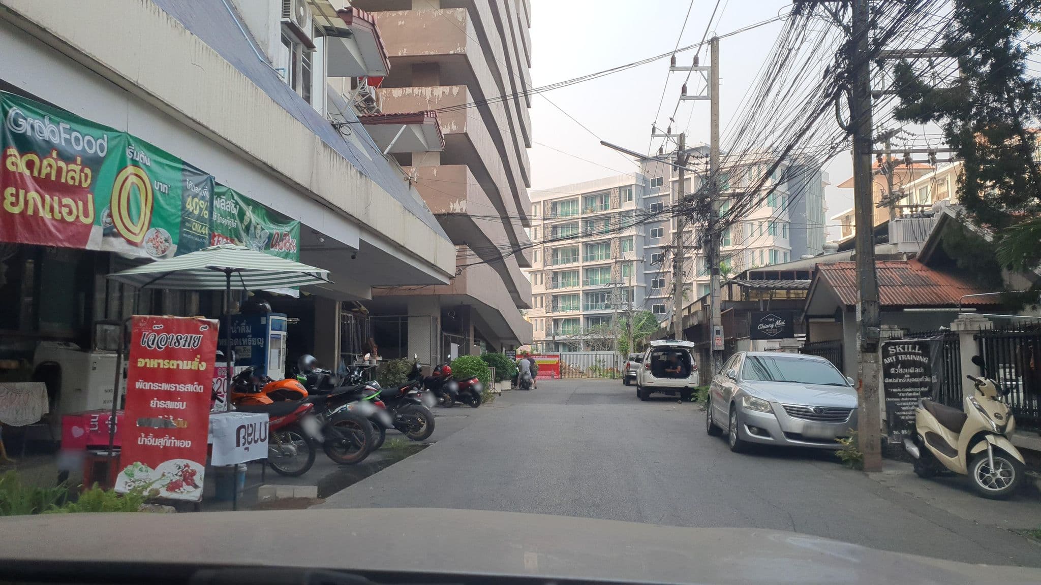 Street view near チェンマイ村, Chiang Mai — © jrcarlsen (CC BY-SA · Mapillary)