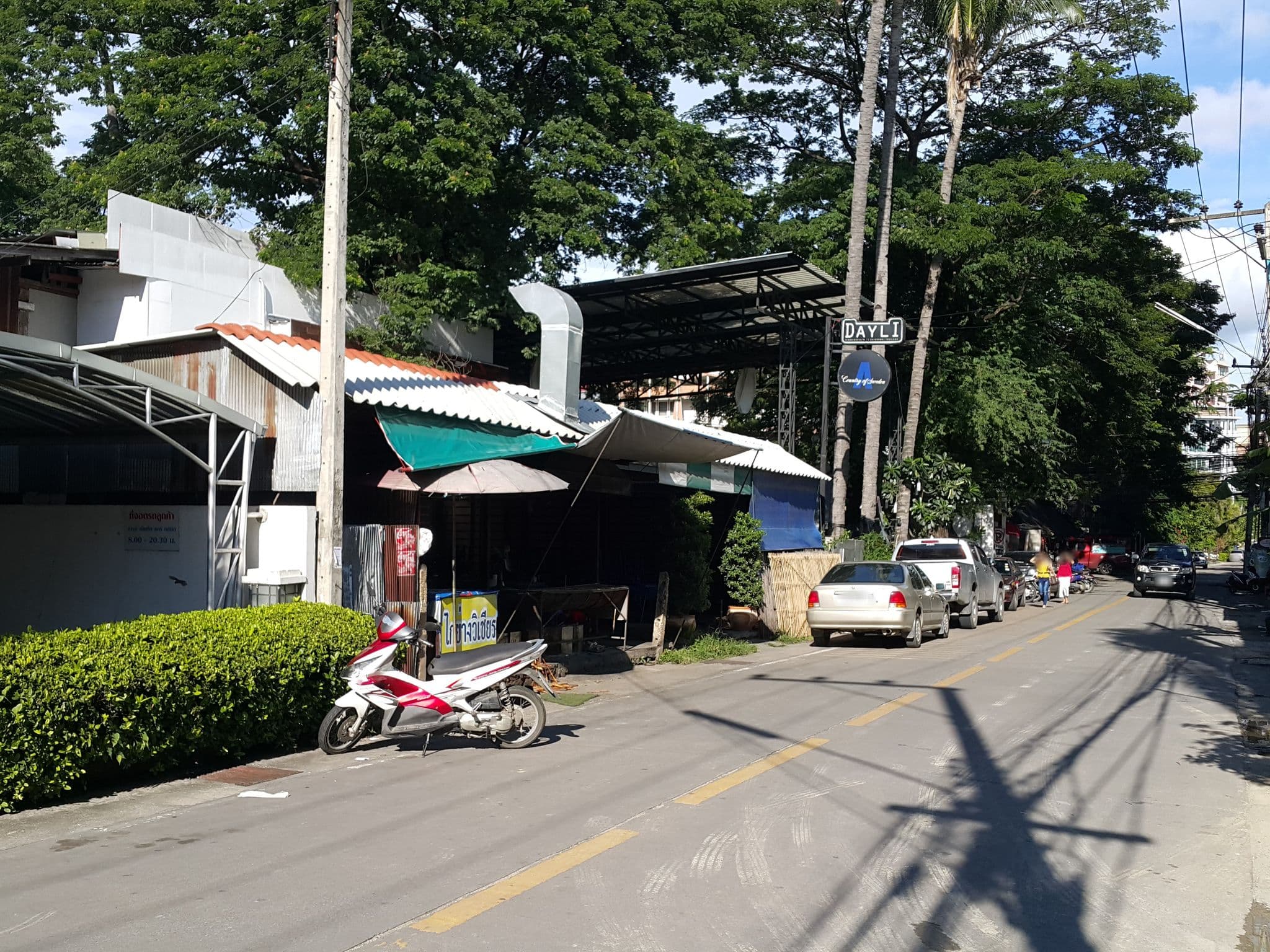 Street view near room 102 at nimman, Chiang Mai — © jrcarlsen (CC BY-SA · Mapillary)