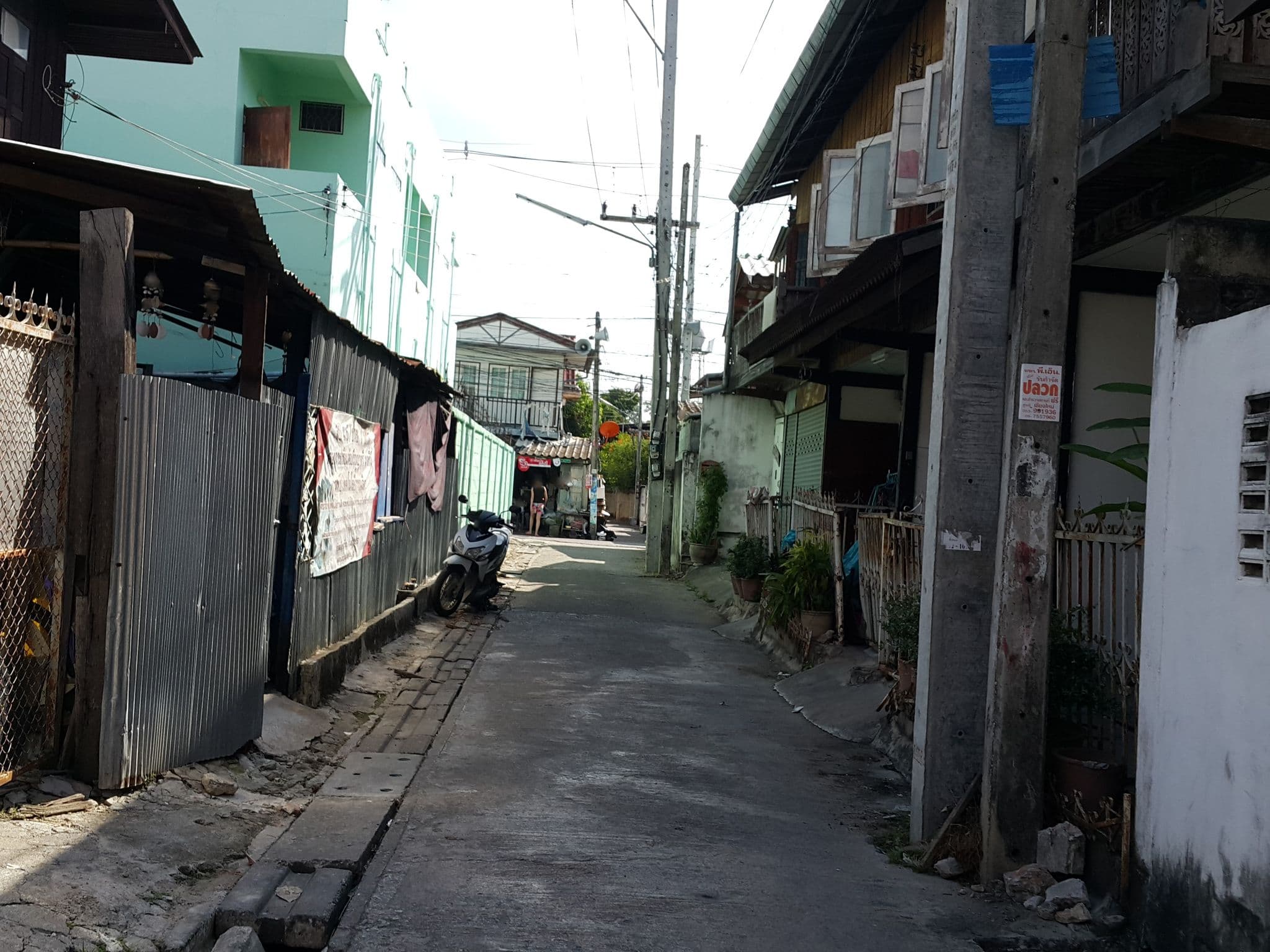 Street view near Swimming pool, Chiang Mai — © jrcarlsen (CC BY-SA · Mapillary)
