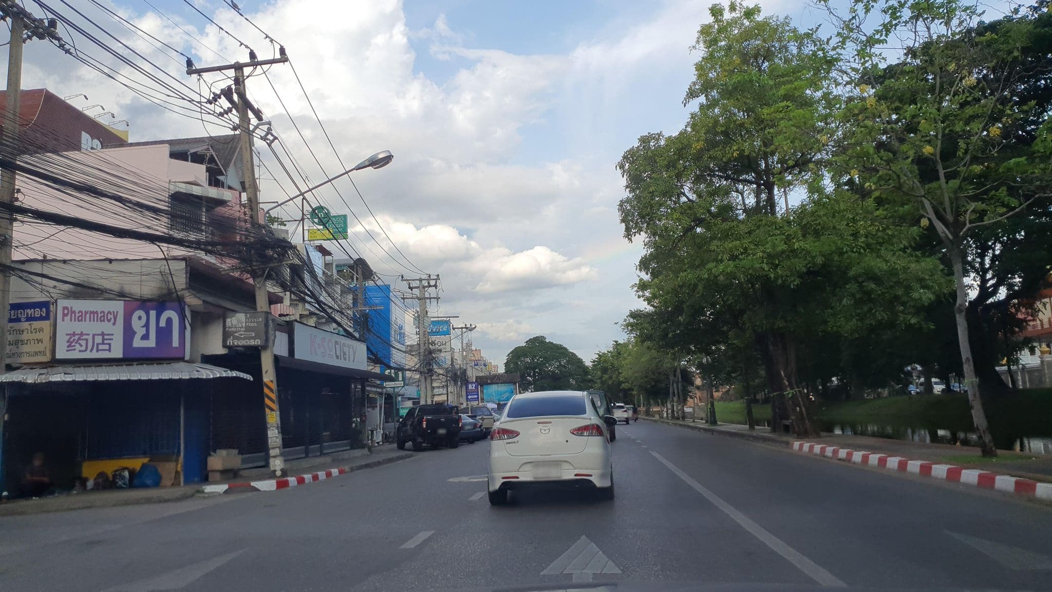 Street view near About A Bed, Chiang Mai — © jrcarlsen (CC BY-SA · Mapillary)