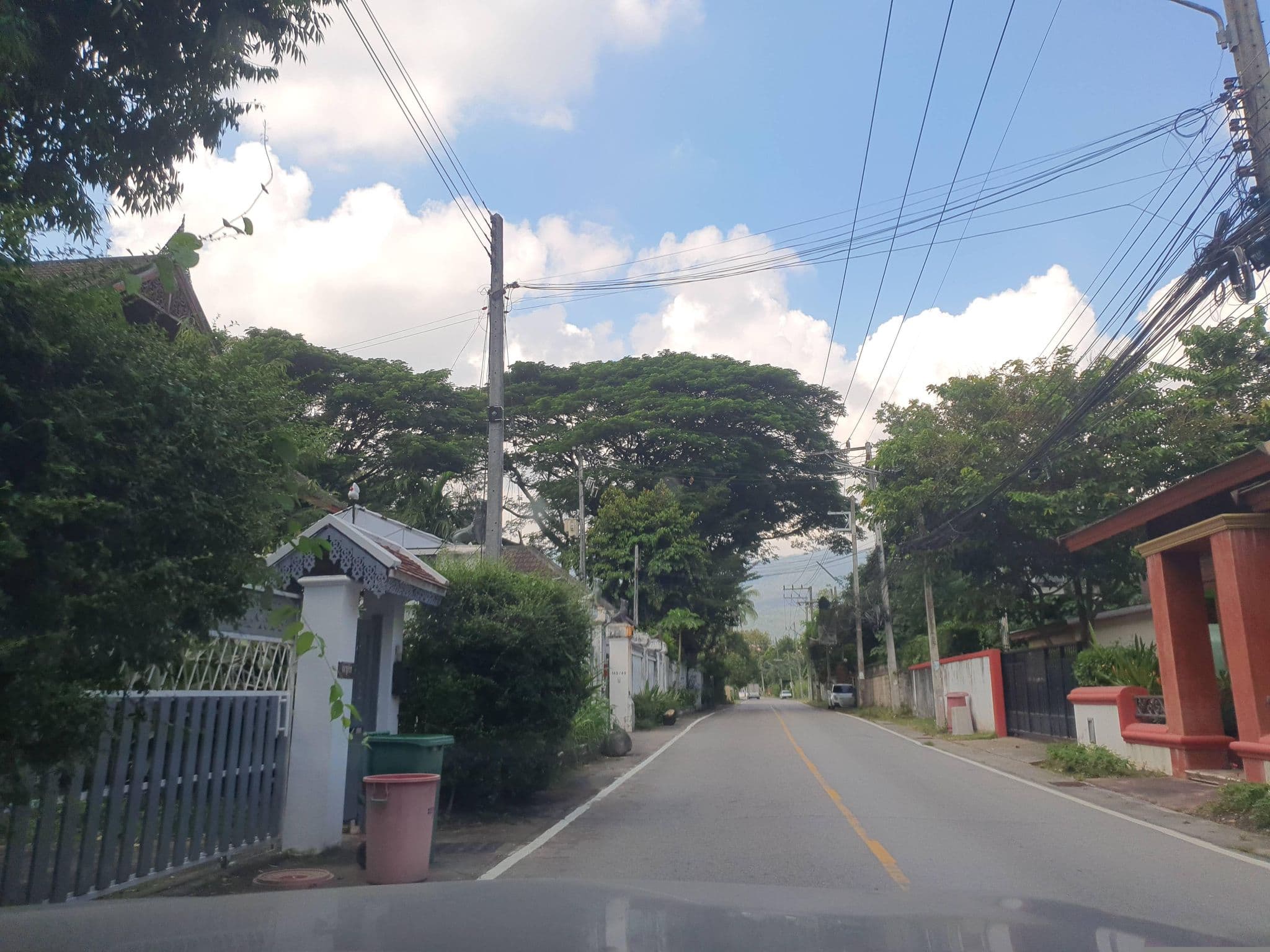 Street view near Anyin Lanna Villa Resort Chiang Mai, Chiang Mai — © jrcarlsen (CC BY-SA · Mapillary)