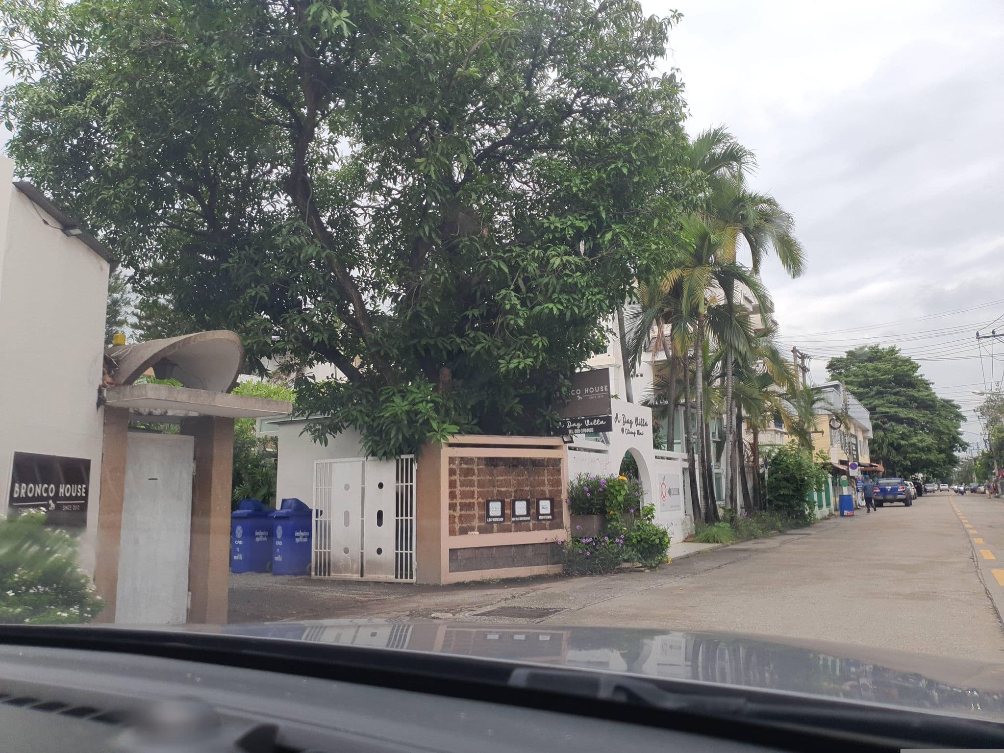 Street view near La Mama Bed, Chiang Mai — © jrcarlsen (CC BY-SA · Mapillary)