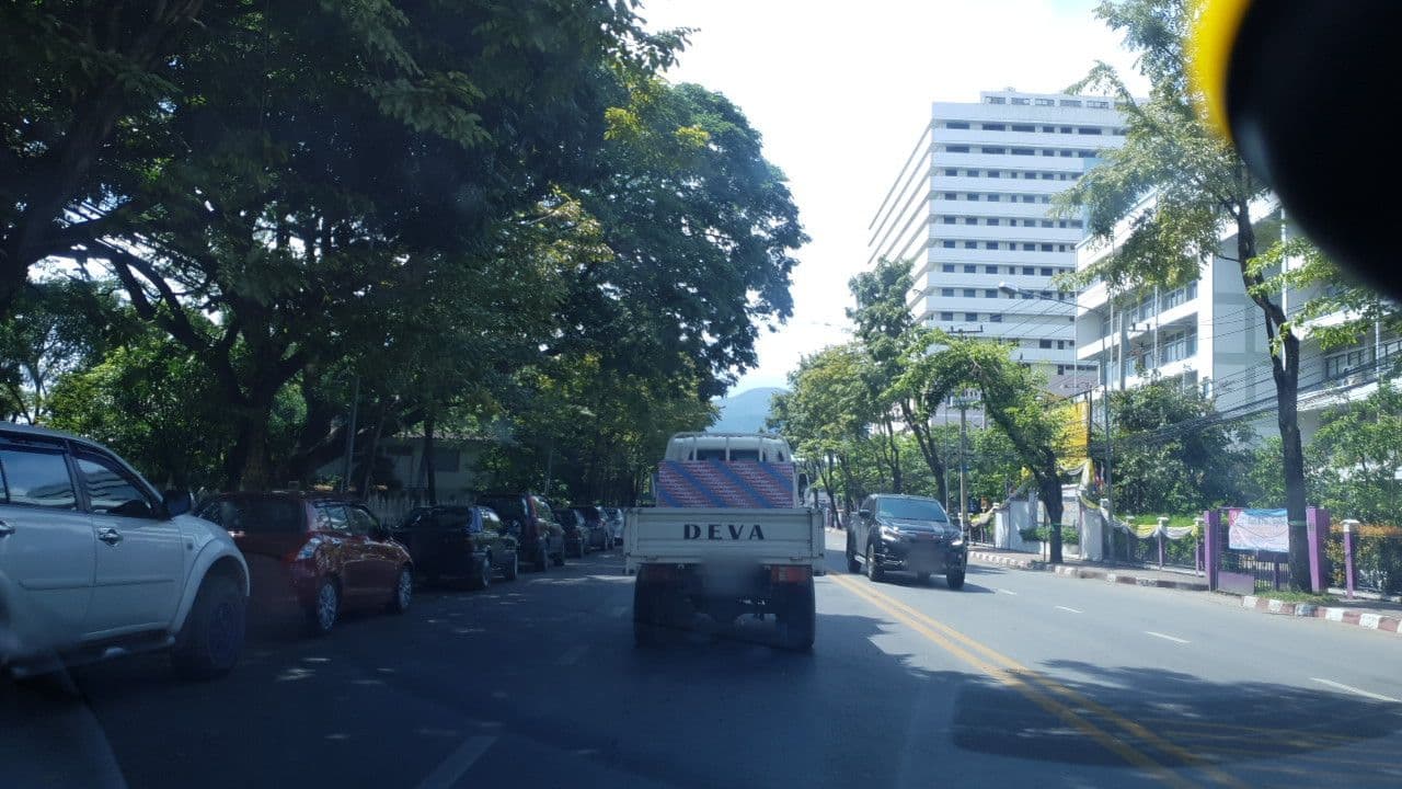 Street view near Lanna Palace Hotel (โรงแรมลานนาพาเลซ), Chiang Mai — © silamanee (CC BY-SA · Mapillary)