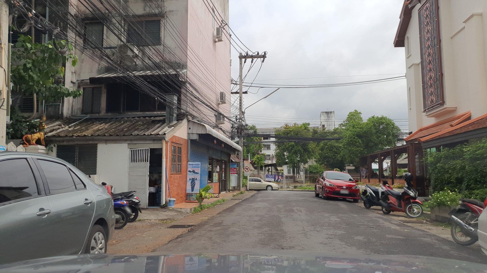 Street view near Chiang Mai Chang Home (Chang家), Chiang Mai — © jrcarlsen (CC BY-SA · Mapillary)