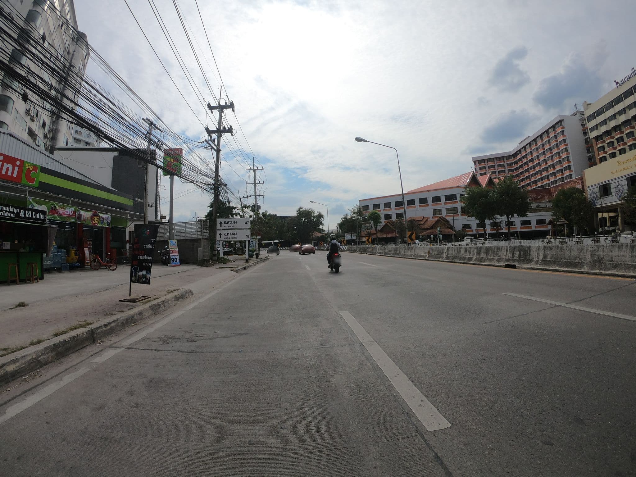 Street view near Bl.2 Chiang Mai Phucome Hotel, Chiang Mai — © chanuwath_grab (CC BY-SA · Mapillary)