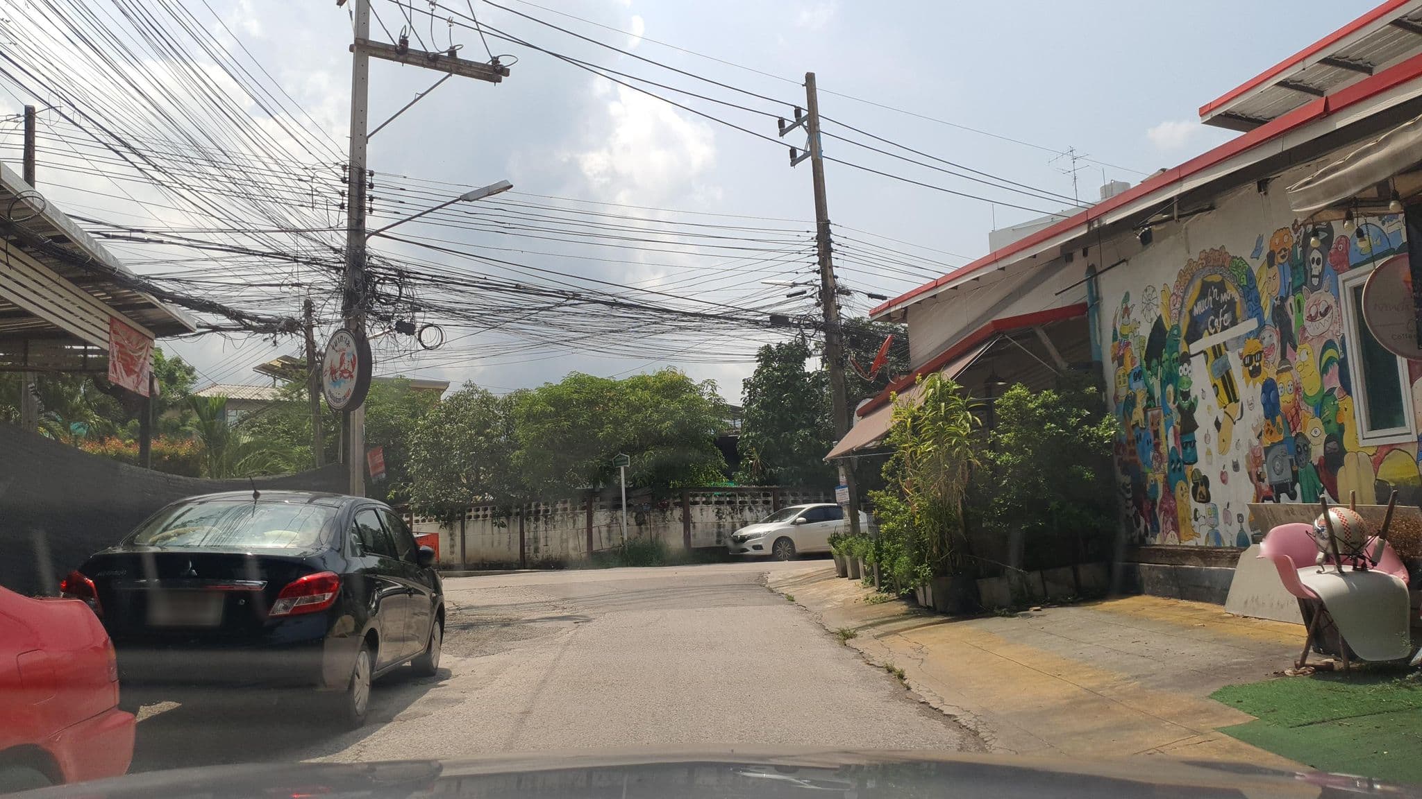 Street view near Dewy House, Chiang Mai — © jrcarlsen (CC BY-SA · Mapillary)