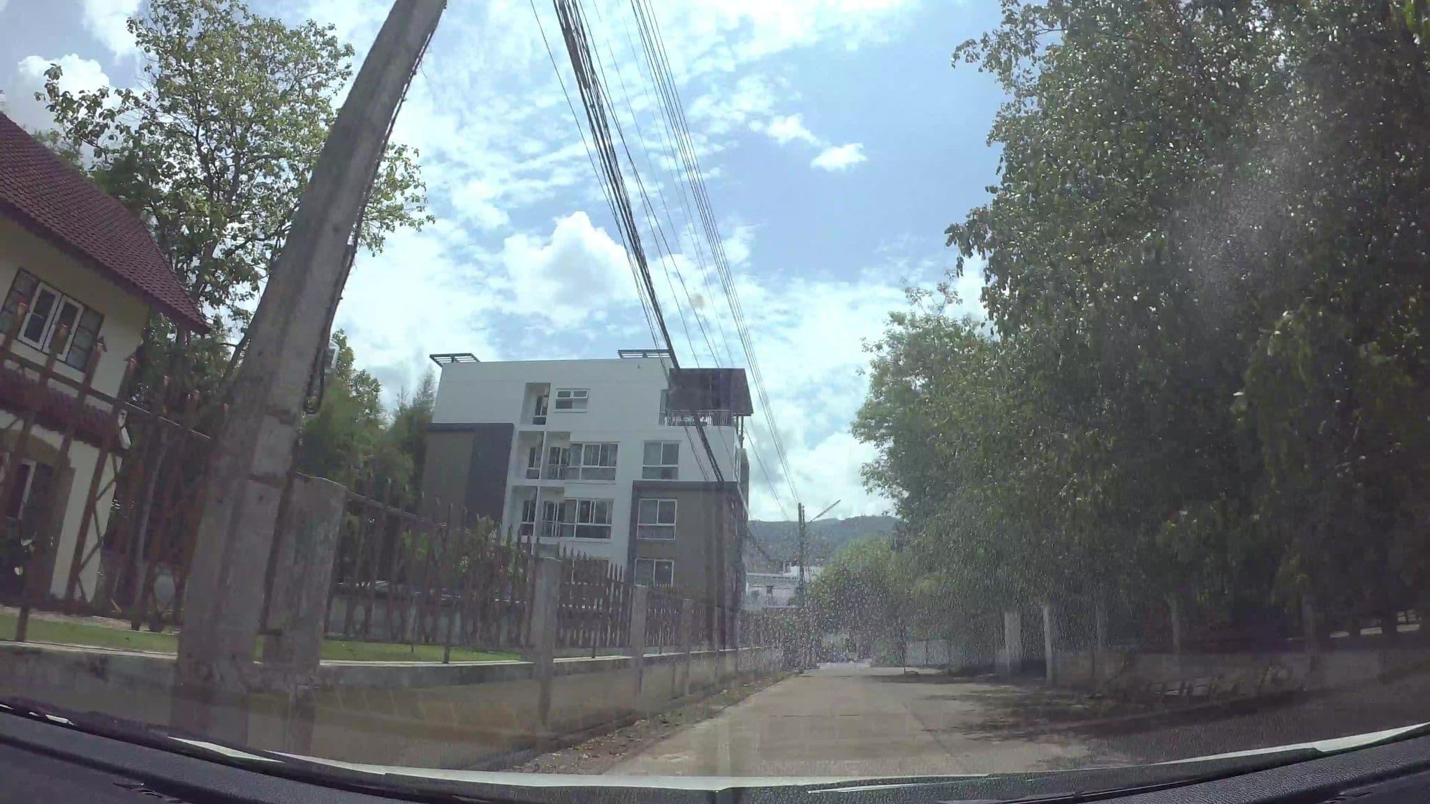 Street view near Koyaanisqatsi Guesthouse, Chiang Mai — © kaart_3 (CC BY-SA · Mapillary)