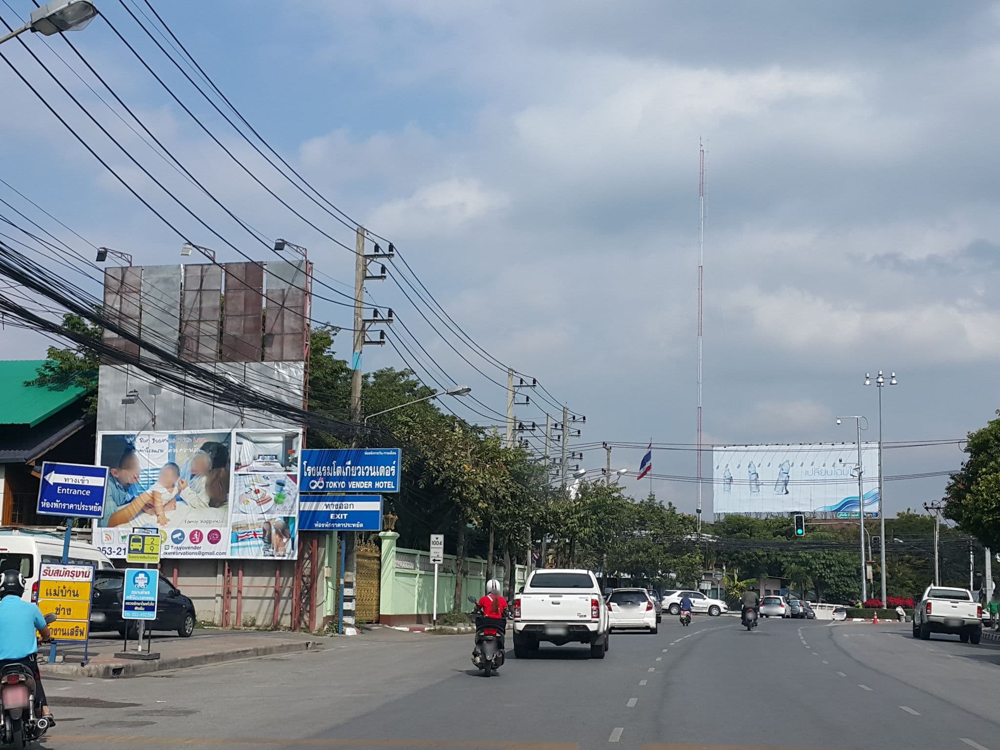 Street view near Tokyo Vender Hotel, Chiang Mai — © jrcarlsen (CC BY-SA · Mapillary)