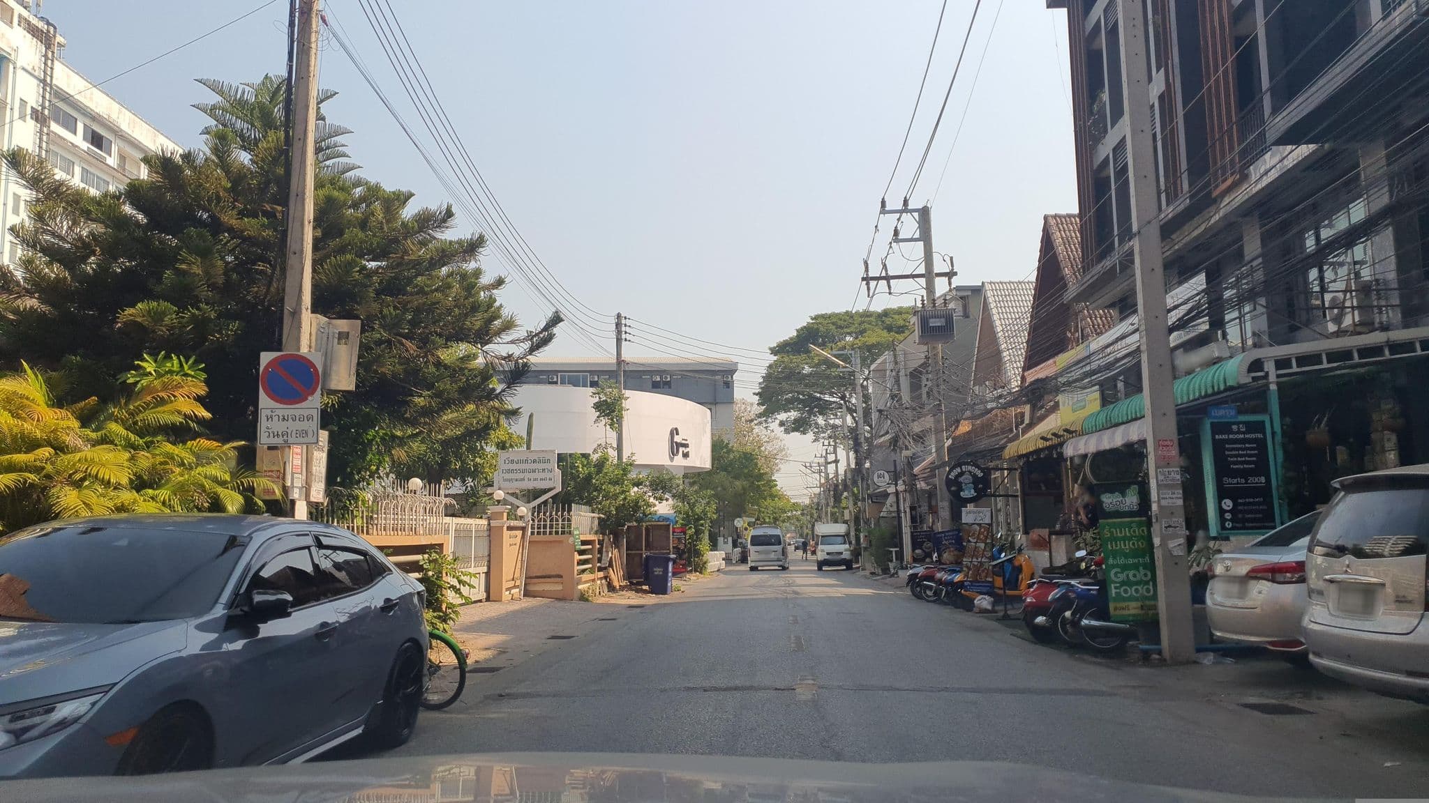 Street view near BakeRoom Hostel, Chiang Mai — © jrcarlsen (CC BY-SA · Mapillary)