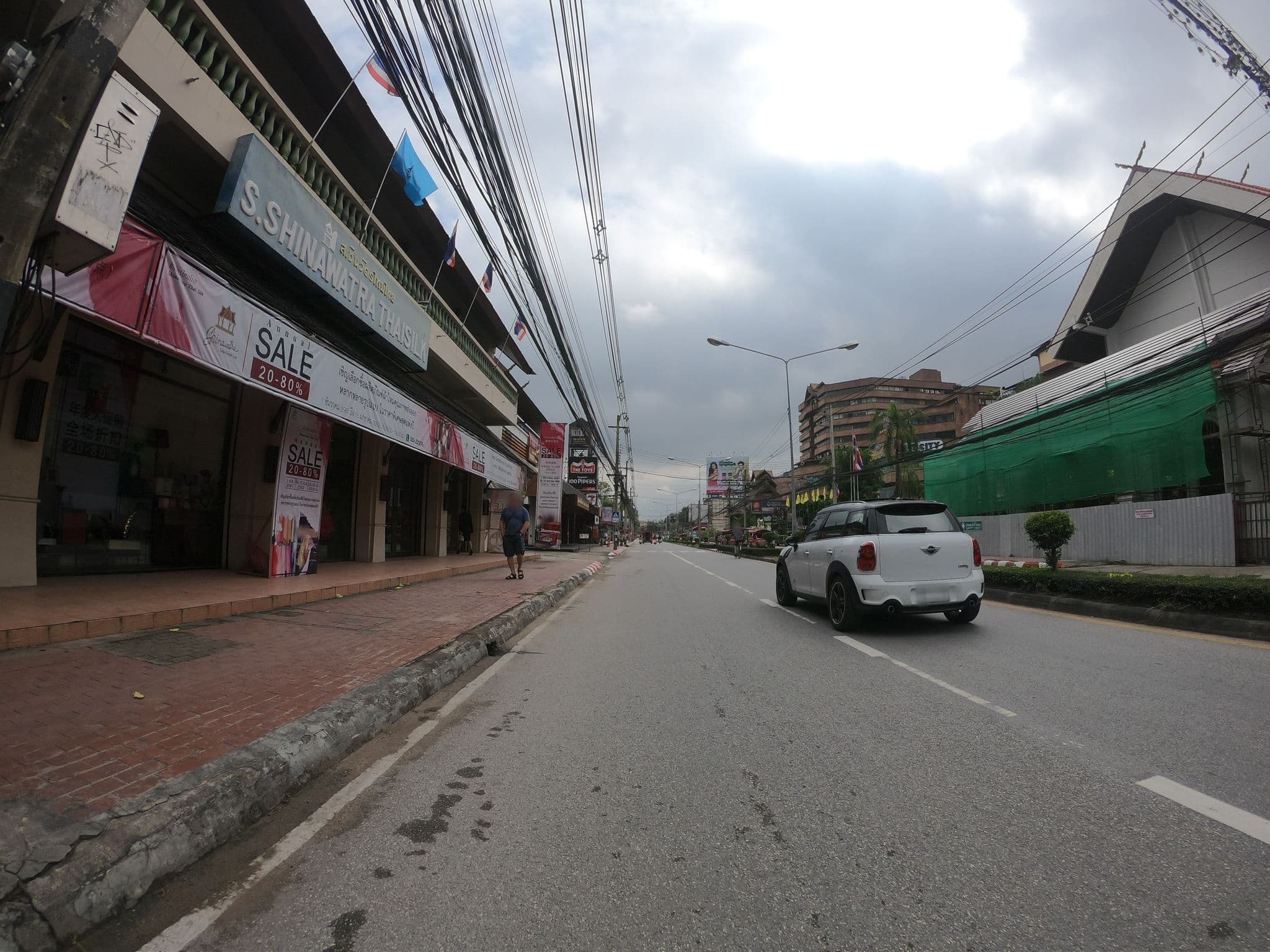 Street view near The Earth Creative Lifestyle Hotel, Chiang Mai — © chanuwath_grab (CC BY-SA · Mapillary)
