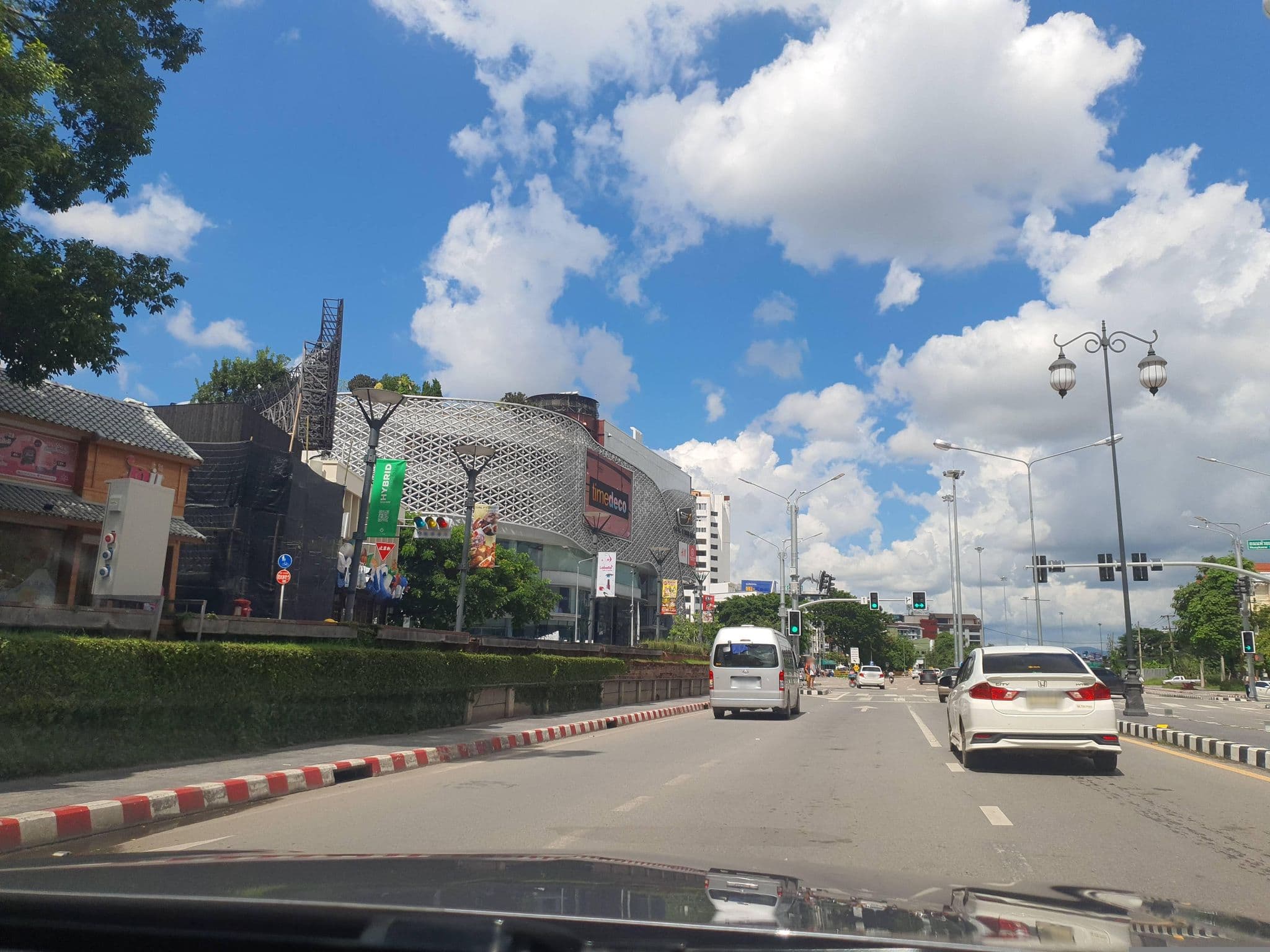 Street view near Atpingnakorn Chiangmai, Chiang Mai — © jrcarlsen (CC BY-SA · Mapillary)