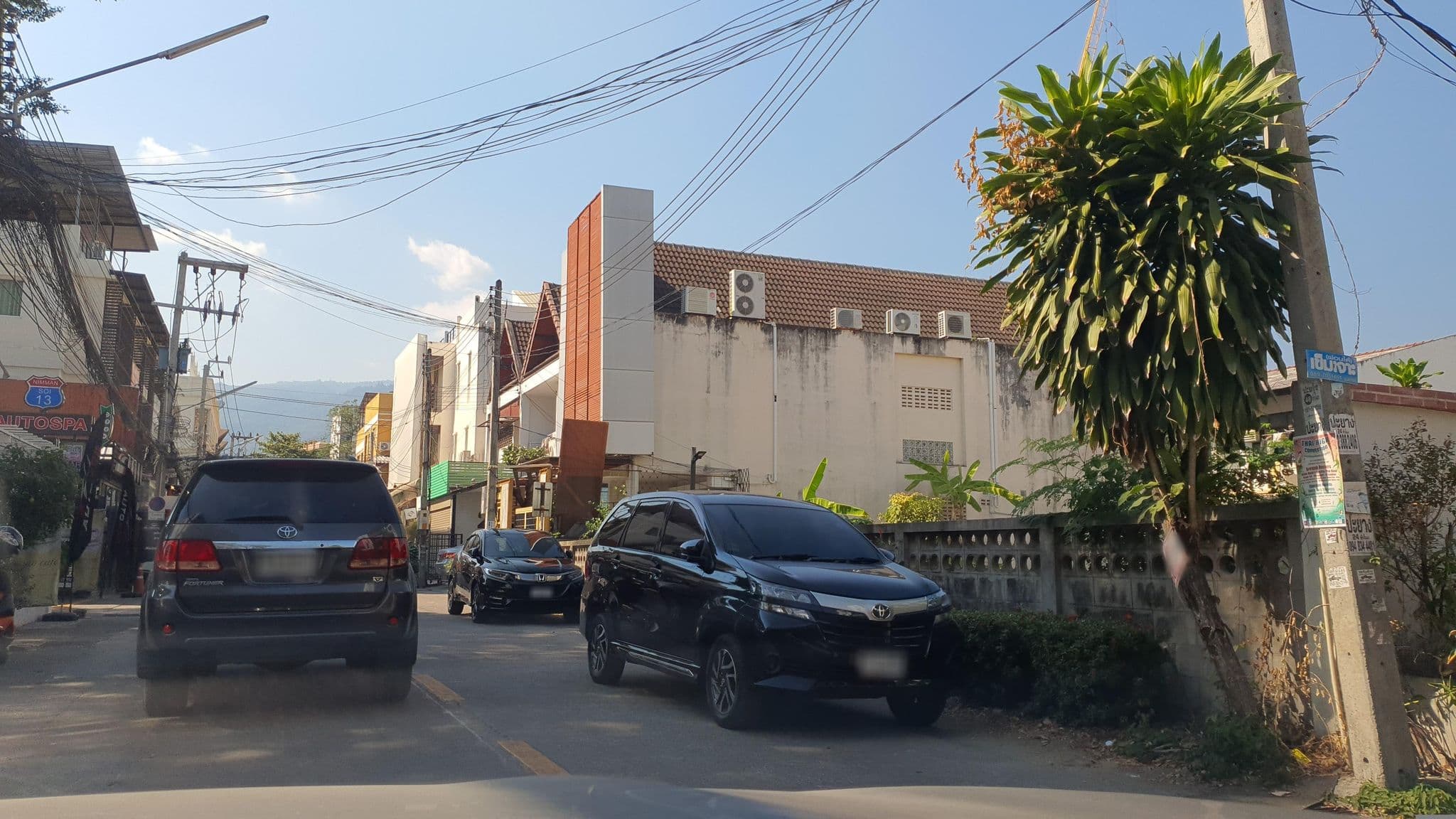 Street view near ambience, Chiang Mai — © jrcarlsen (CC BY-SA · Mapillary)