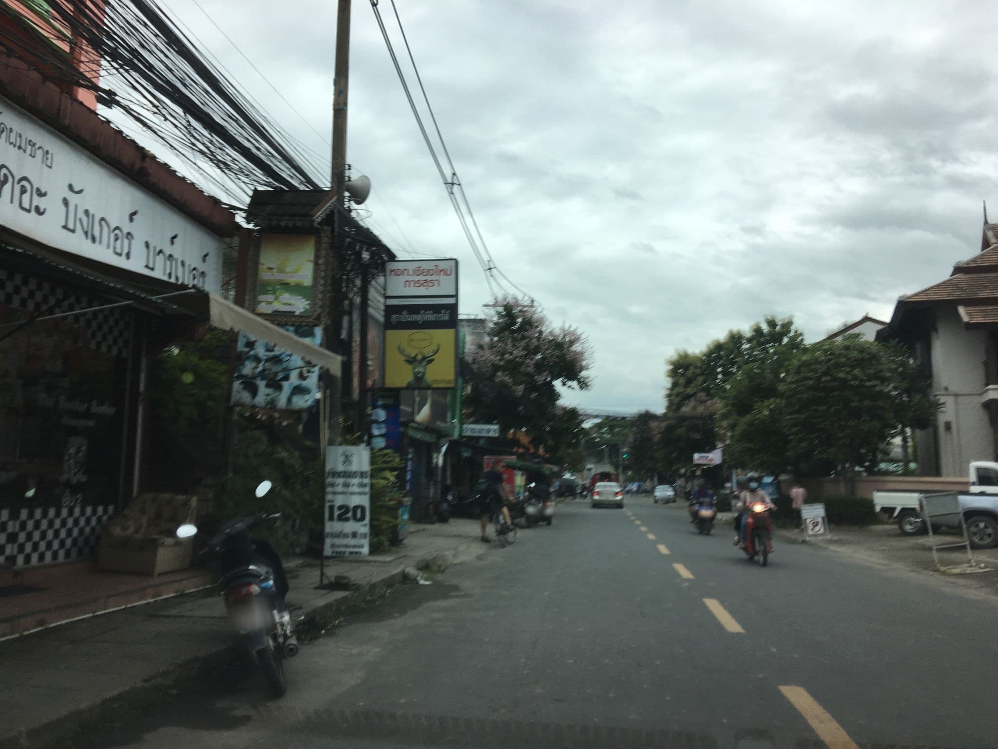 Street view near Villa Korbhun Khinbua, Chiang Mai — © wapriz (CC BY-SA · Mapillary)
