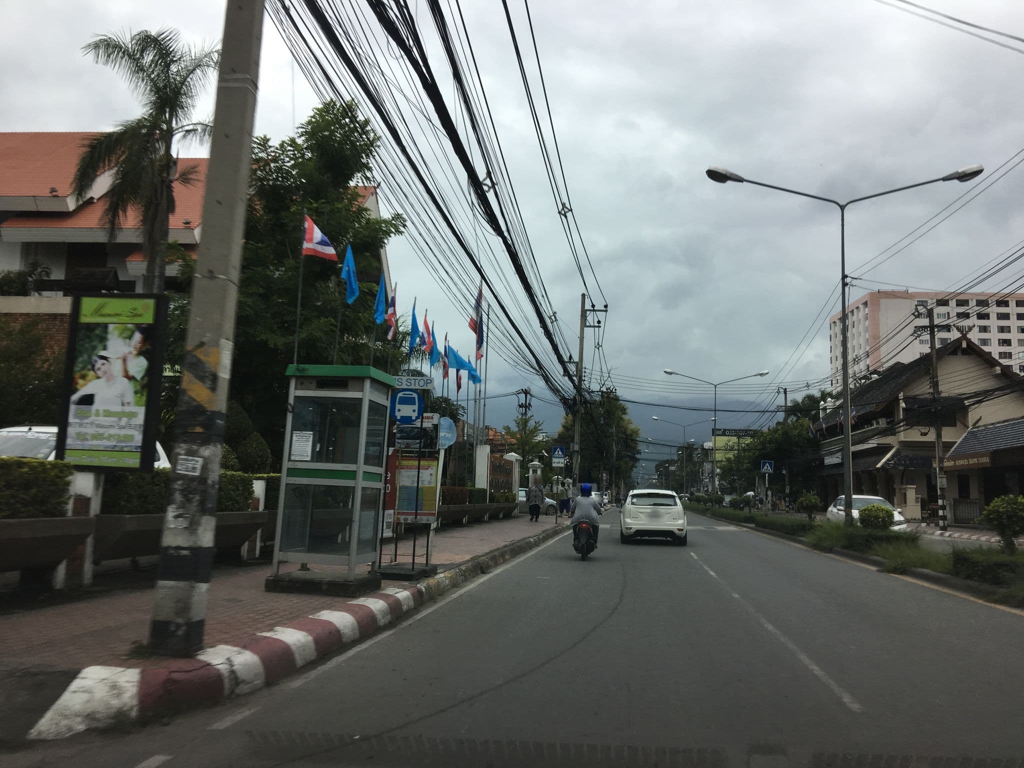 Street view near Swimming pool @ ChiangMai Orchid Hotel, Chiang Mai — © wapriz (CC BY-SA · Mapillary)