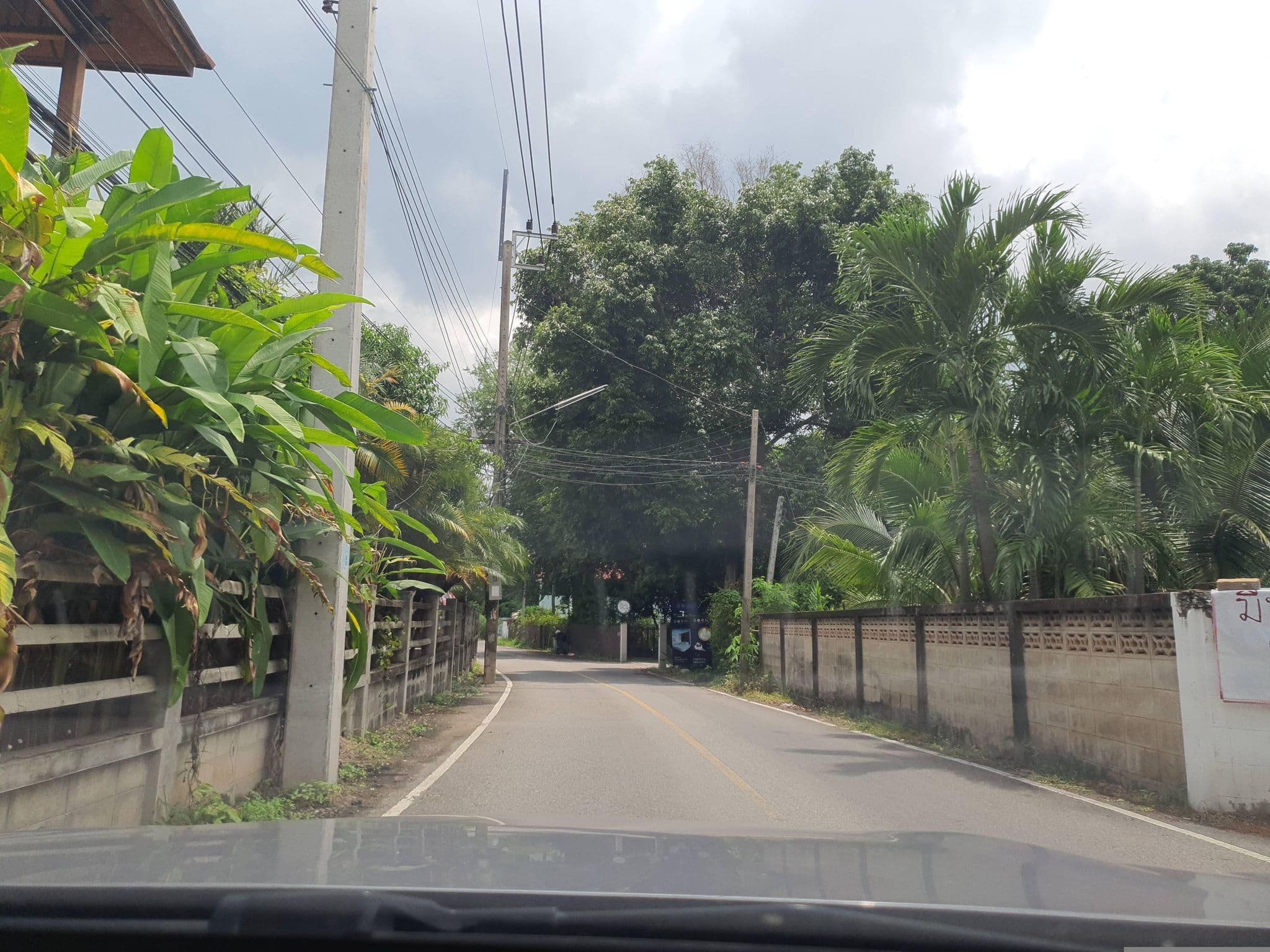 Street view near Boon BnB & Cafe, Chiang Mai — © jrcarlsen (CC BY-SA · Mapillary)