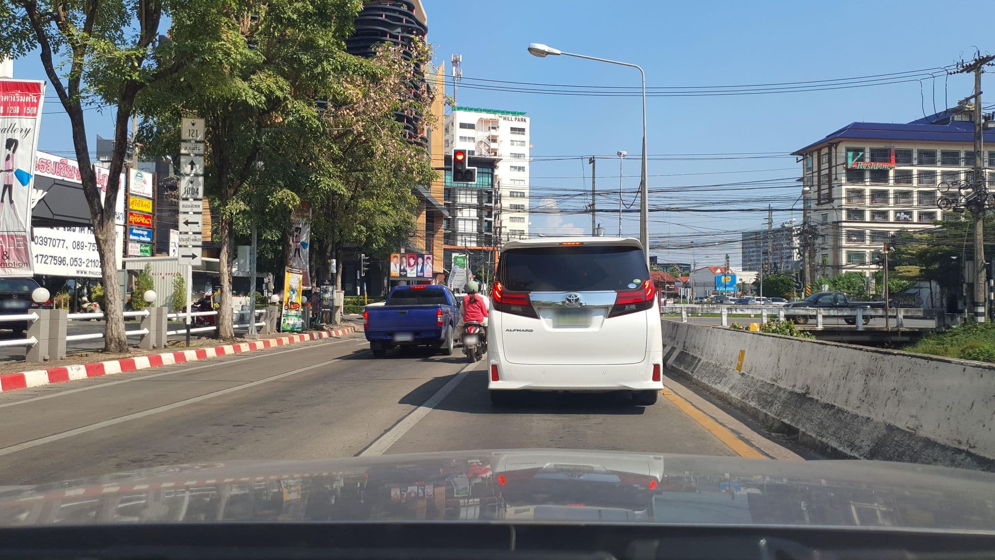 Street view near ห้องพักสนามกีฬา 700 ปีเชียงใหม่, Chiang Mai — © jrcarlsen (CC BY-SA · Mapillary)