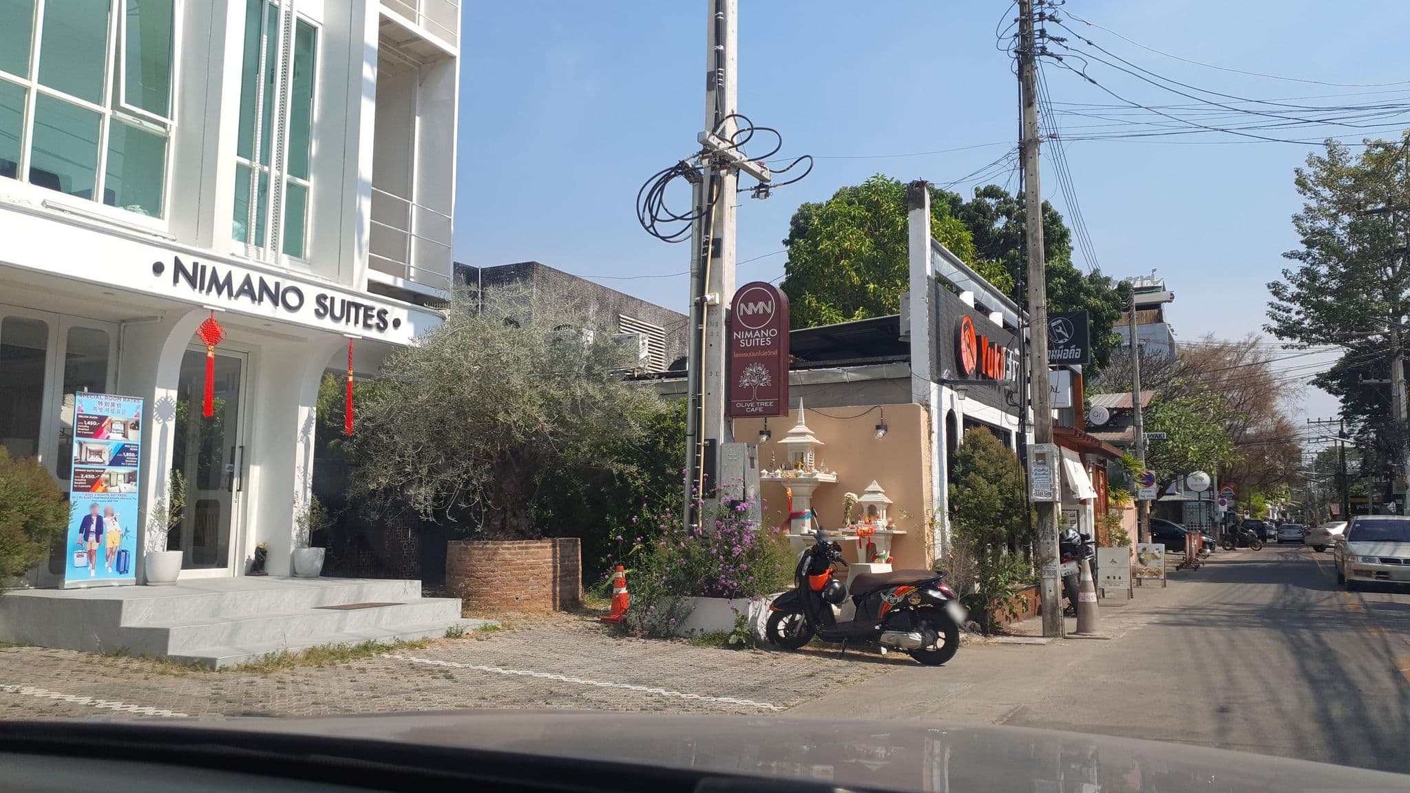 Street view near บรรทมสถาน, Chiang Mai — © jrcarlsen (CC BY-SA · Mapillary)