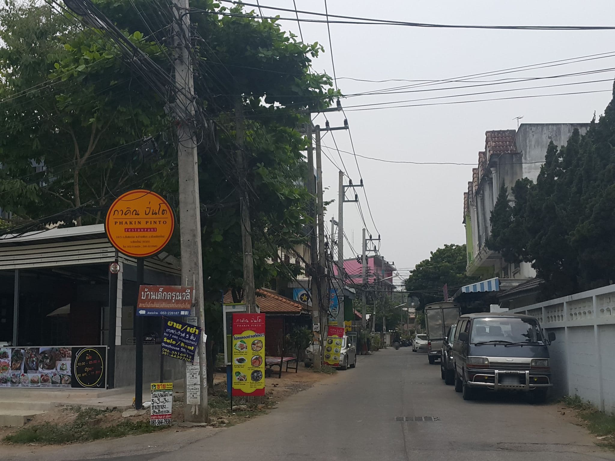 Street view near Chiang Mai Emporium Hotel, Chiang Mai — © jrcarlsen (CC BY-SA · Mapillary)
