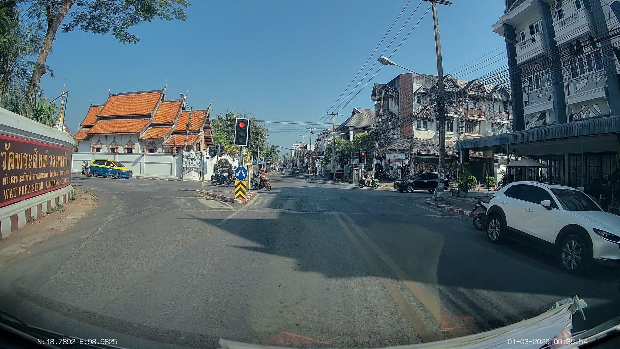 Street view near Holiday Court  Chiangmai, Chiang Mai — © ThailandCambodia (CC BY-SA · Mapillary)