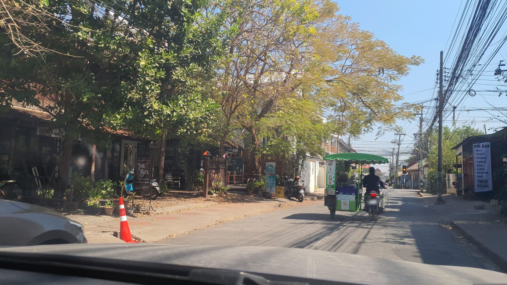 Street view near Puily's Guesthouse, Chiang Mai — © jrcarlsen (CC BY-SA · Mapillary)