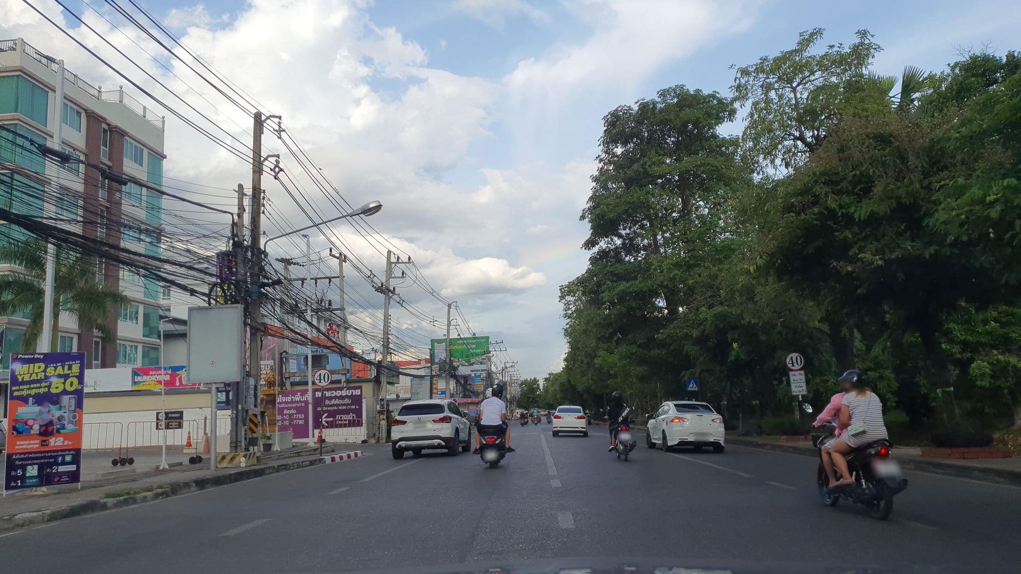 Street view near โรงแรมเชียงใหม่เรสซิเดนซ์, Chiang Mai — © jrcarlsen (CC BY-SA · Mapillary)