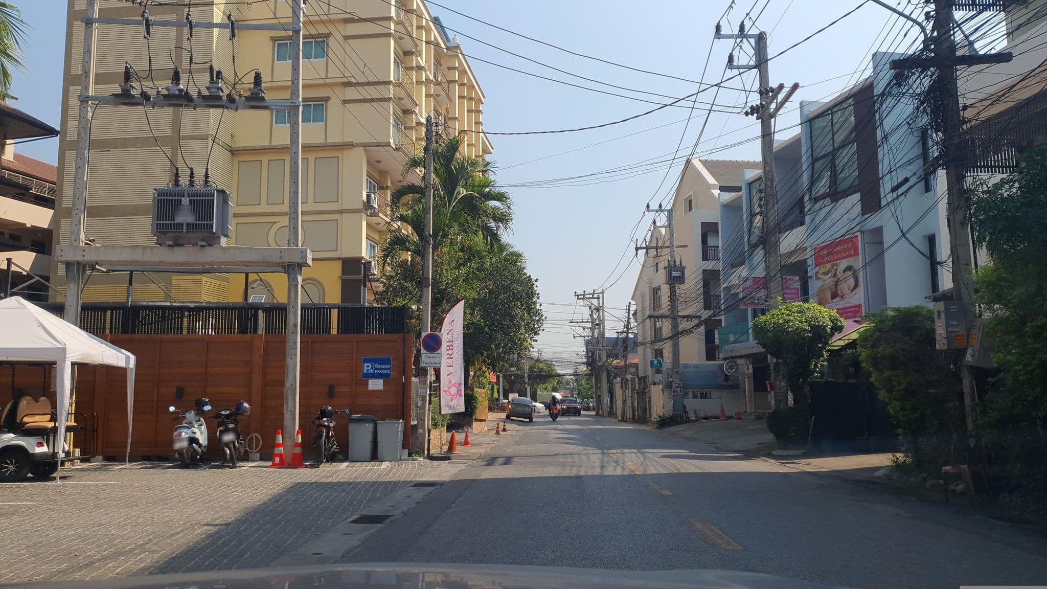 Street view near Verbena chiangmai, Chiang Mai — © jrcarlsen (CC BY-SA · Mapillary)