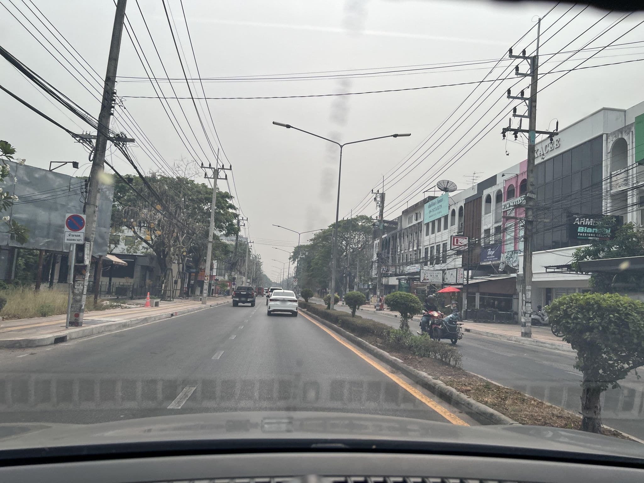 Street view near Bloomz Hostel, Chiang Mai — © lin_wang (CC BY-SA · Mapillary)