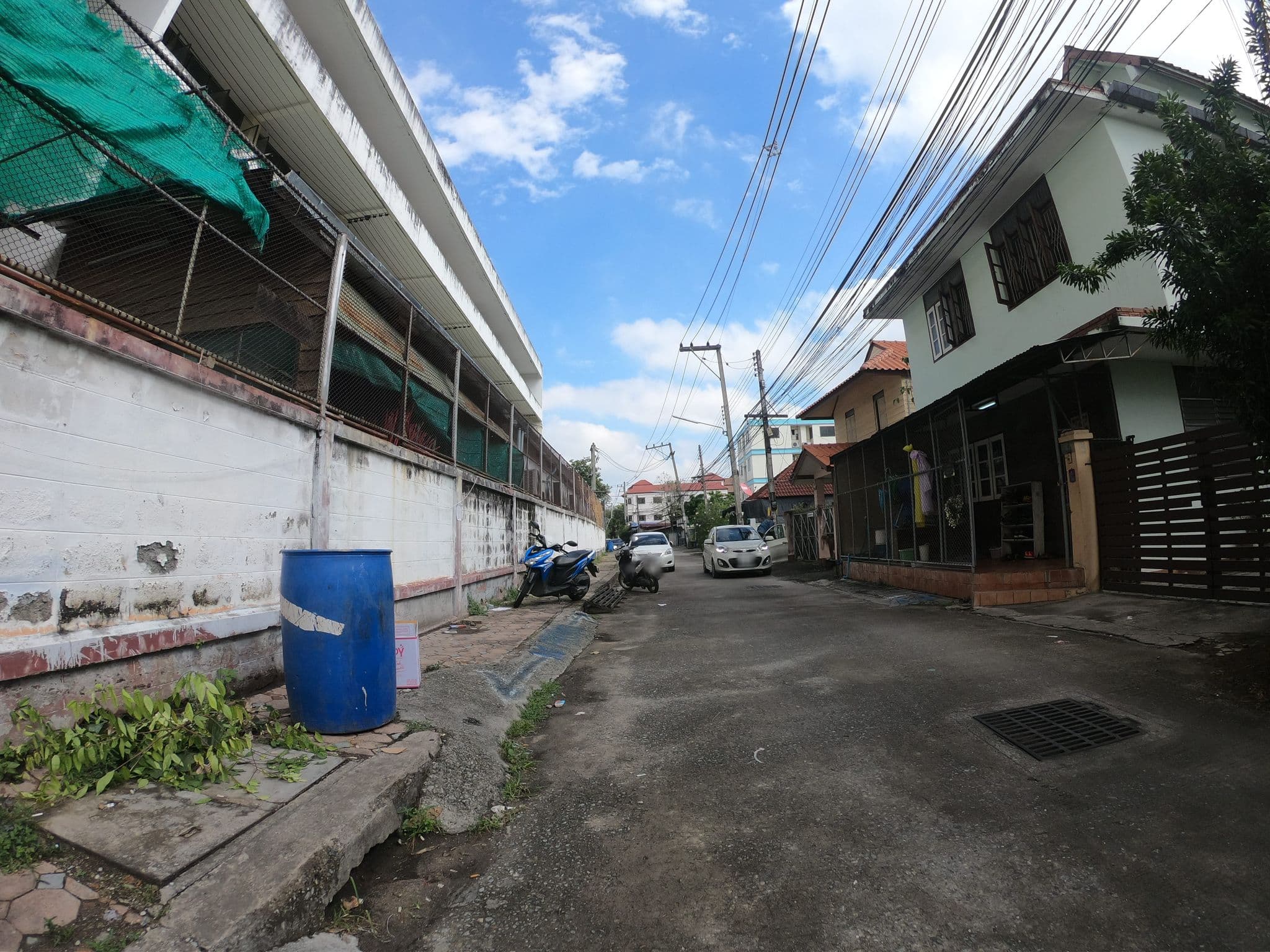 Street view near Pa Rang cafe and art stay, Chiang Mai — © chanuwath_grab (CC BY-SA · Mapillary)
